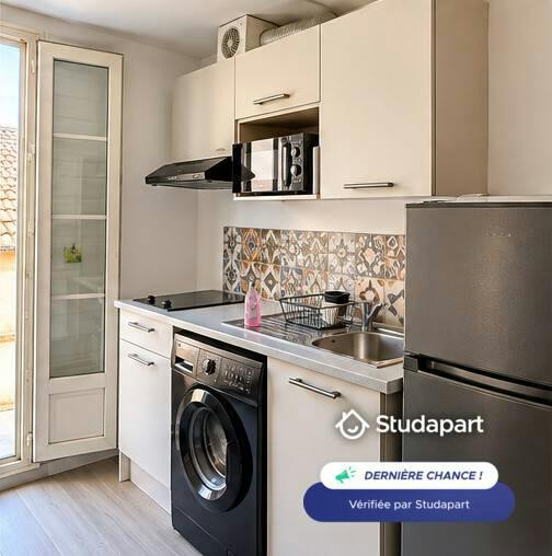 Appartement te huur voor € 490 per maand in Pézenas, Rue Anatole France