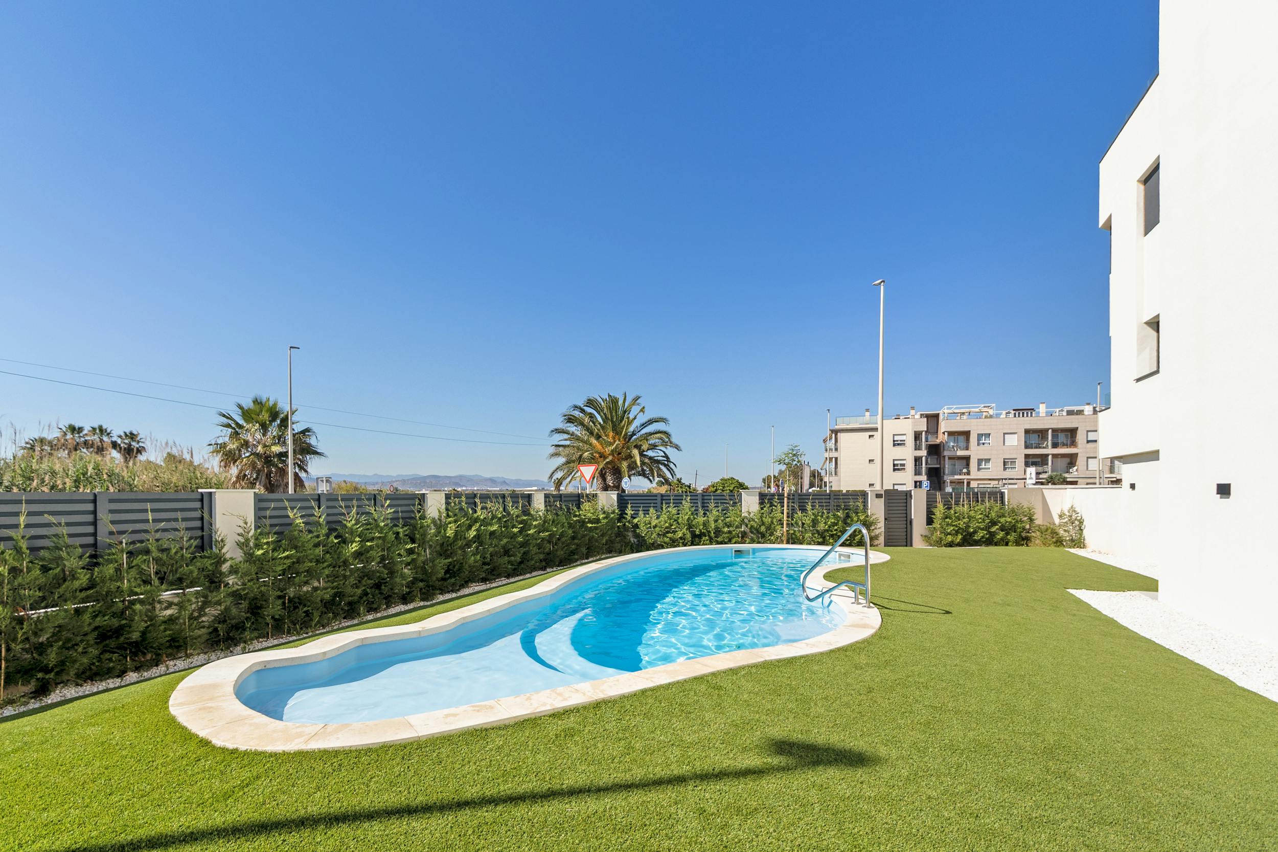 House for rent for €2,550 per month in Playa de Mar, Avinguda del Grau Vell