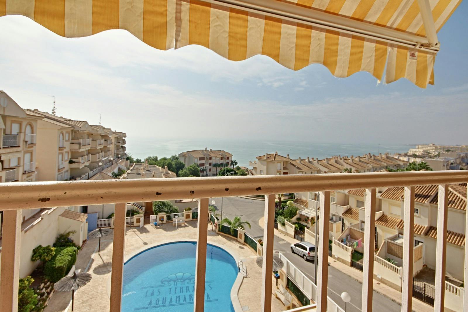 Apartment for rent for €850 per month in Dehesa de Campoamor, Avenida de las Adelfas