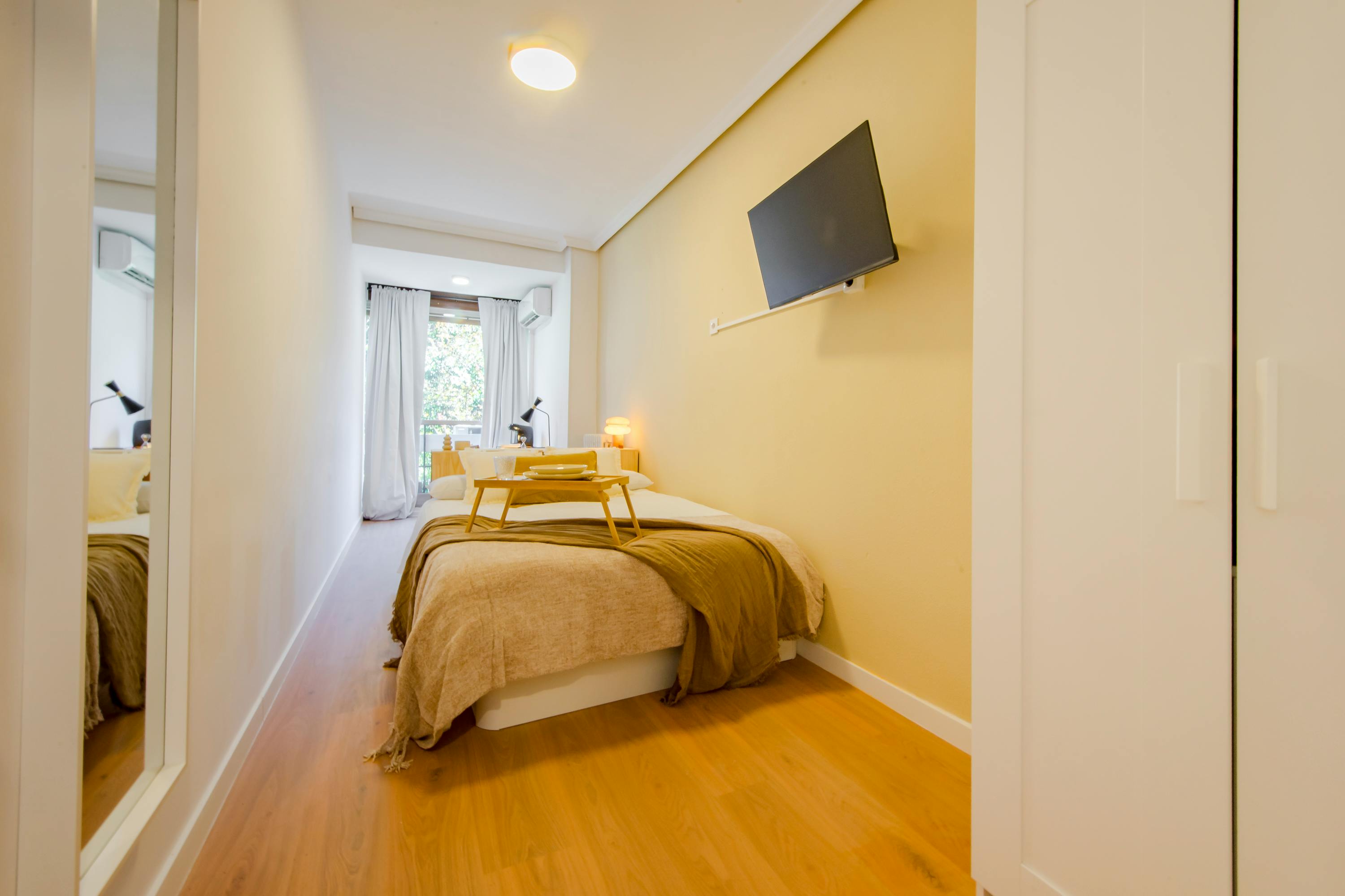 Private room for rent for €770 per month in Madrid, Calle de Loeches