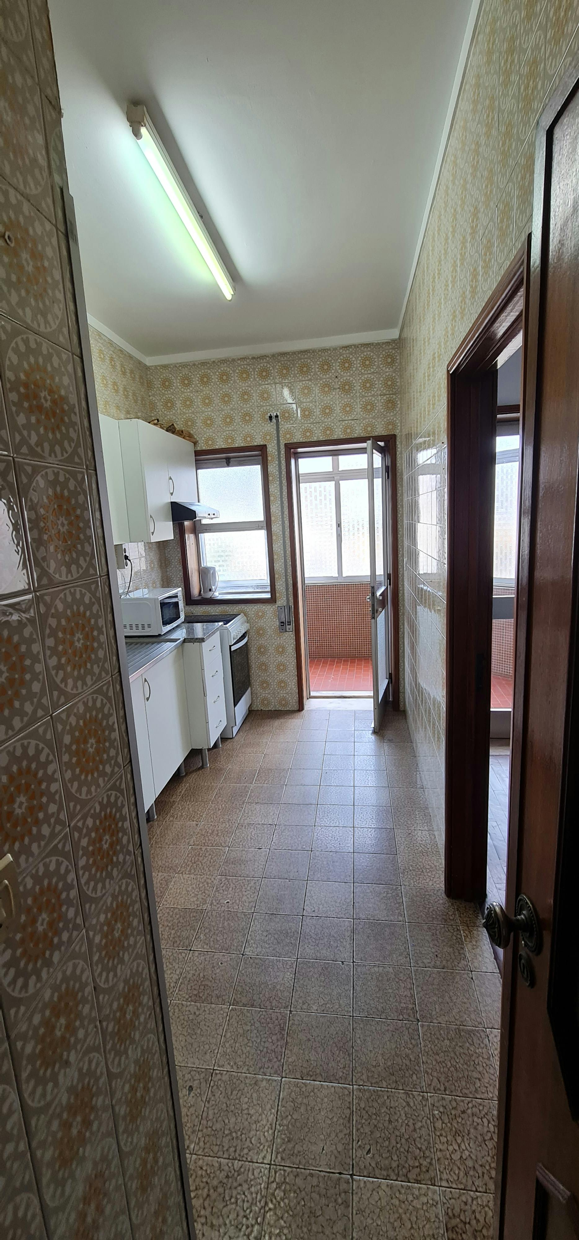 Appartamento in affitto a 1100 € al mese a Porto, Rua de Faria Guimarães