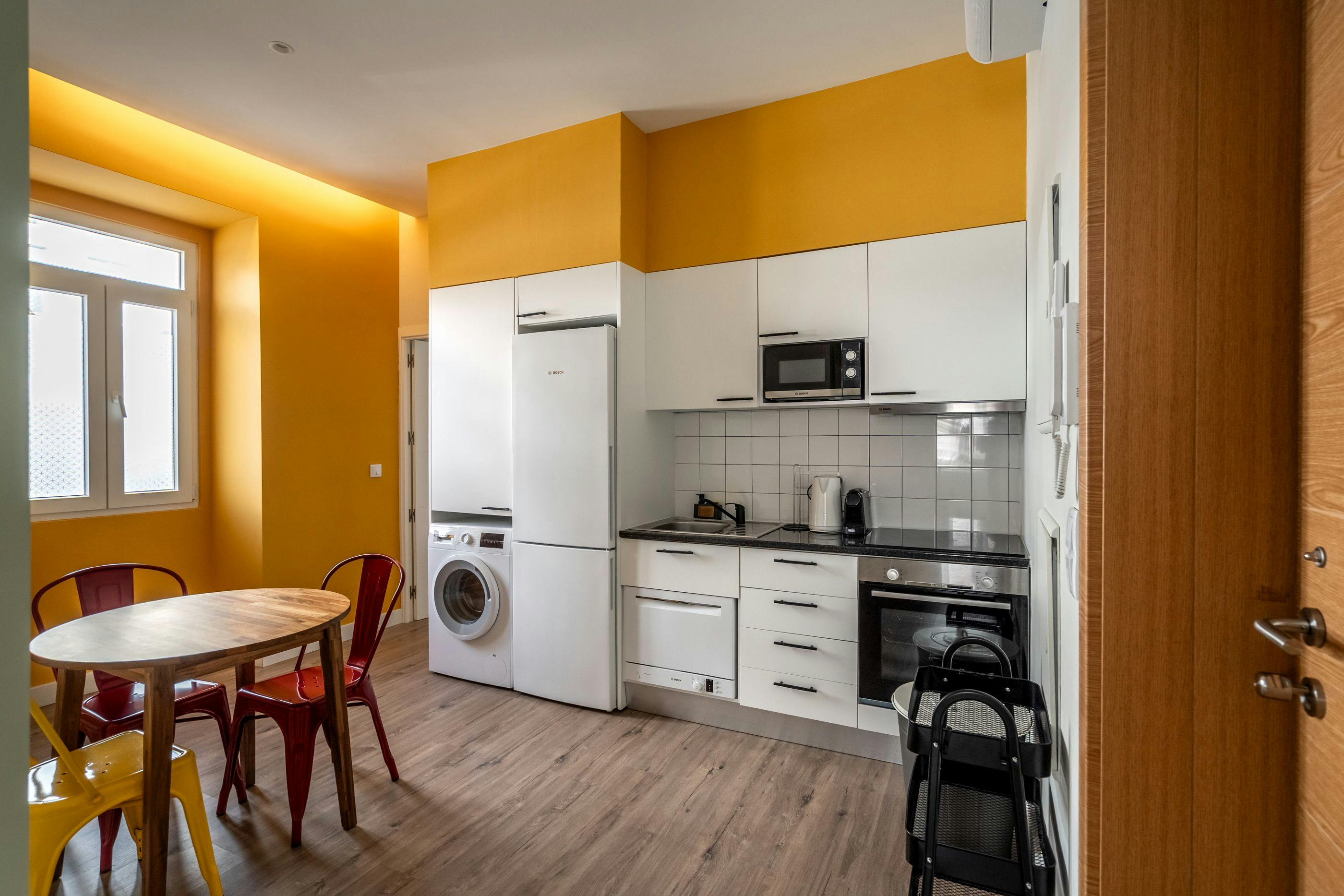 Apartment for rent for €1,570 per month in Lisbon, Rua Doutor Álvaro de Castro