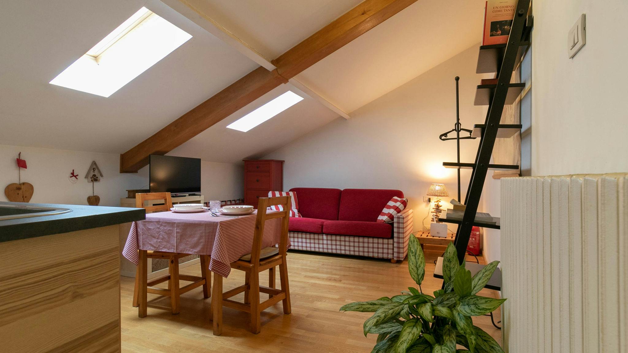 Studio for rent for €1 per month in Lecco, Via Roma