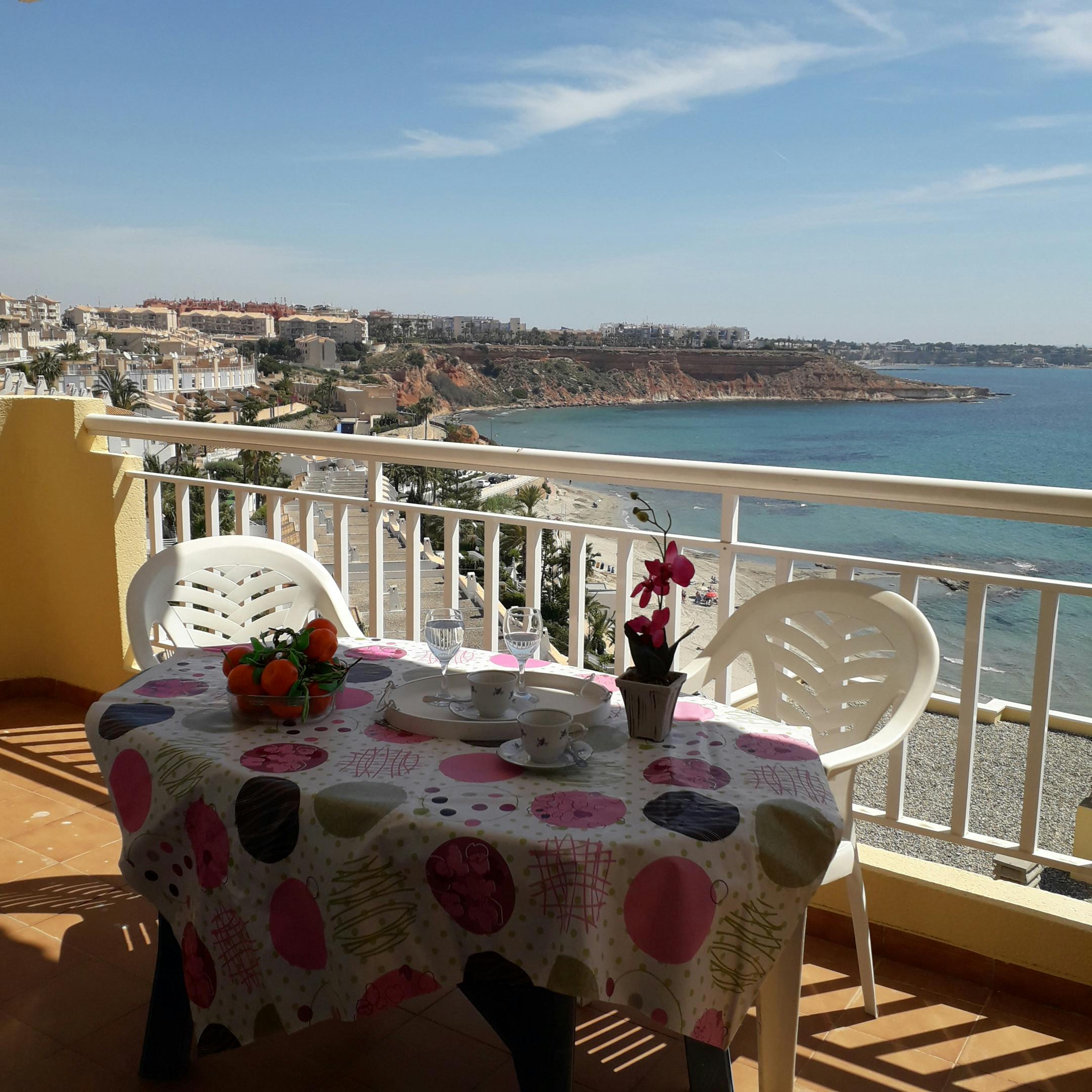 公寓 正在以 €900 的月租出租，其位于 Orihuela, Avenida de las Adelfas