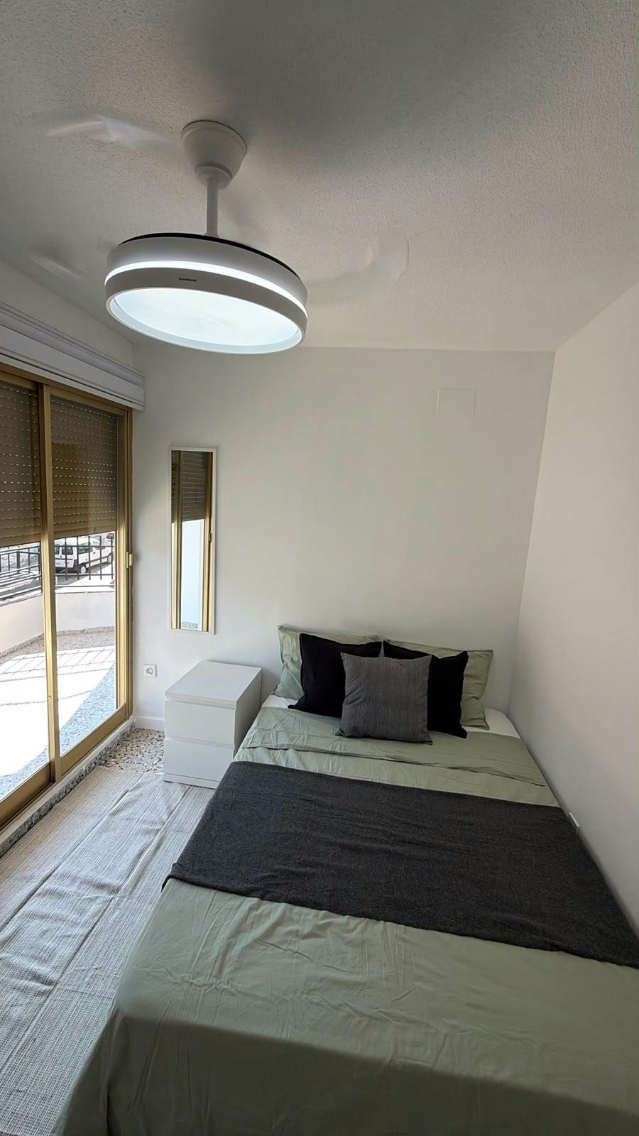 Private room in Calle de Wenceslao Fernández Flórez, Alicante (1742342) room image 1