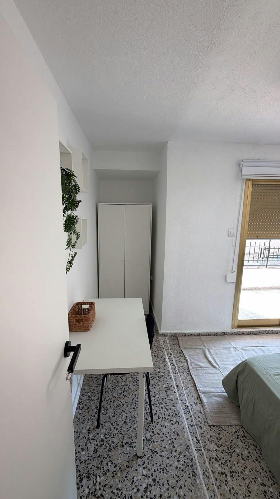 Private room in Calle de Wenceslao Fernández Flórez, Alicante (1742342) room image 2