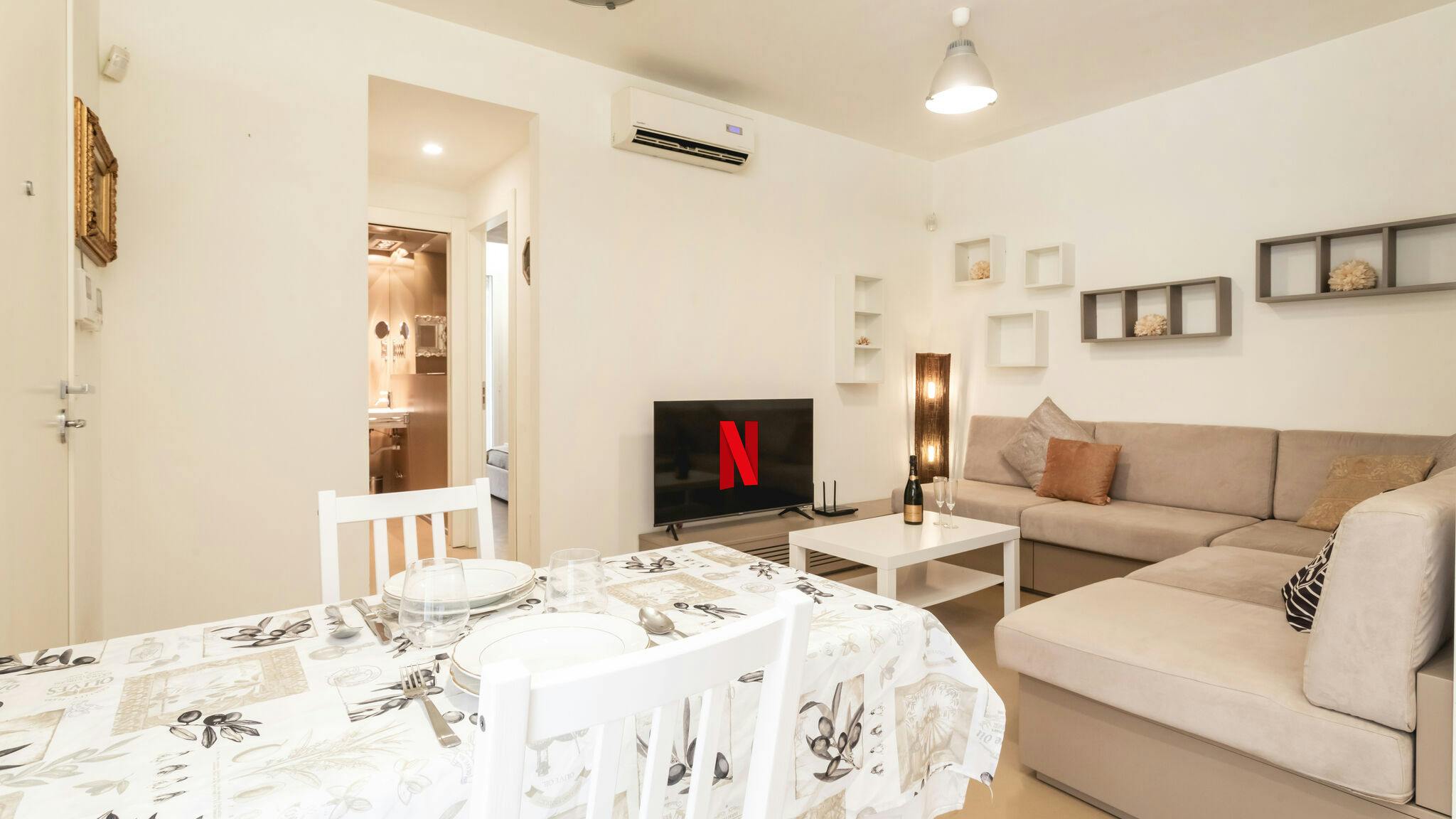 Apartment for rent for €1 per month in Rimini, Via Acquario