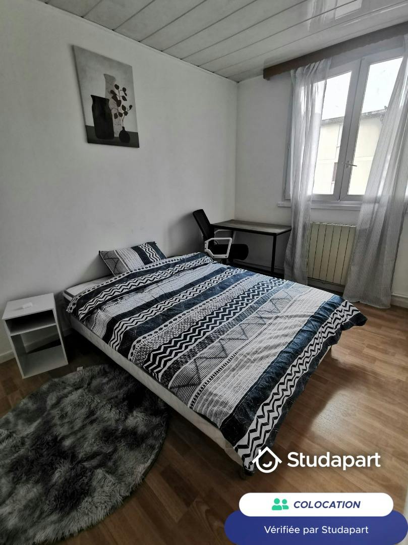 Private room for rent for €440 per month in Sainte-Geneviève-des-Bois, Avenue de l'Éperon