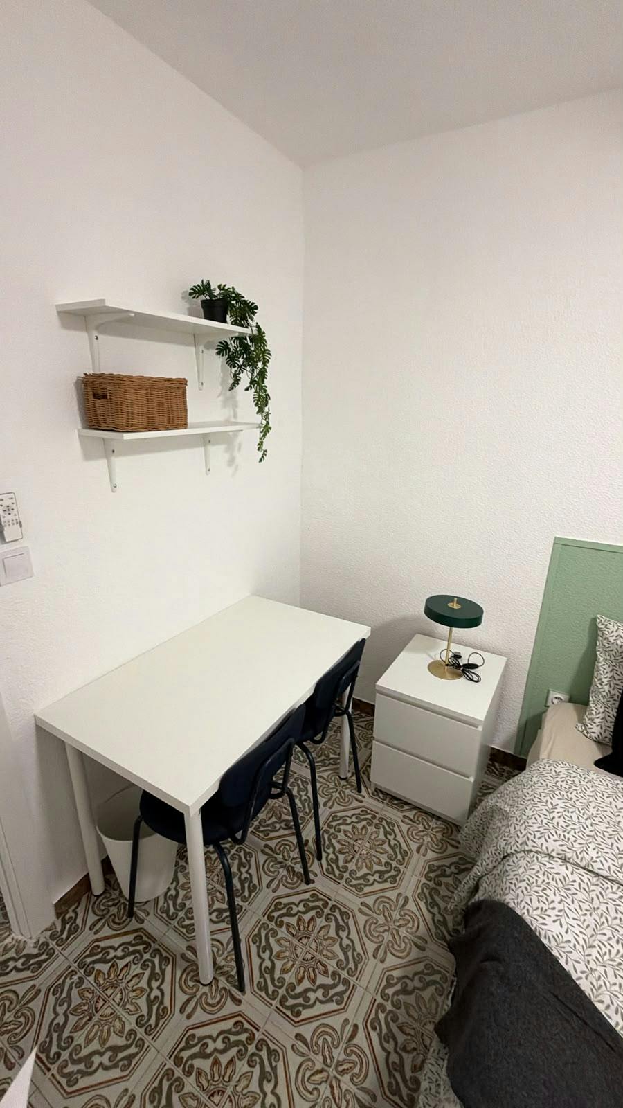Private room for rent for €360 per month in Alicante, Calle Poeta Blas de Loma