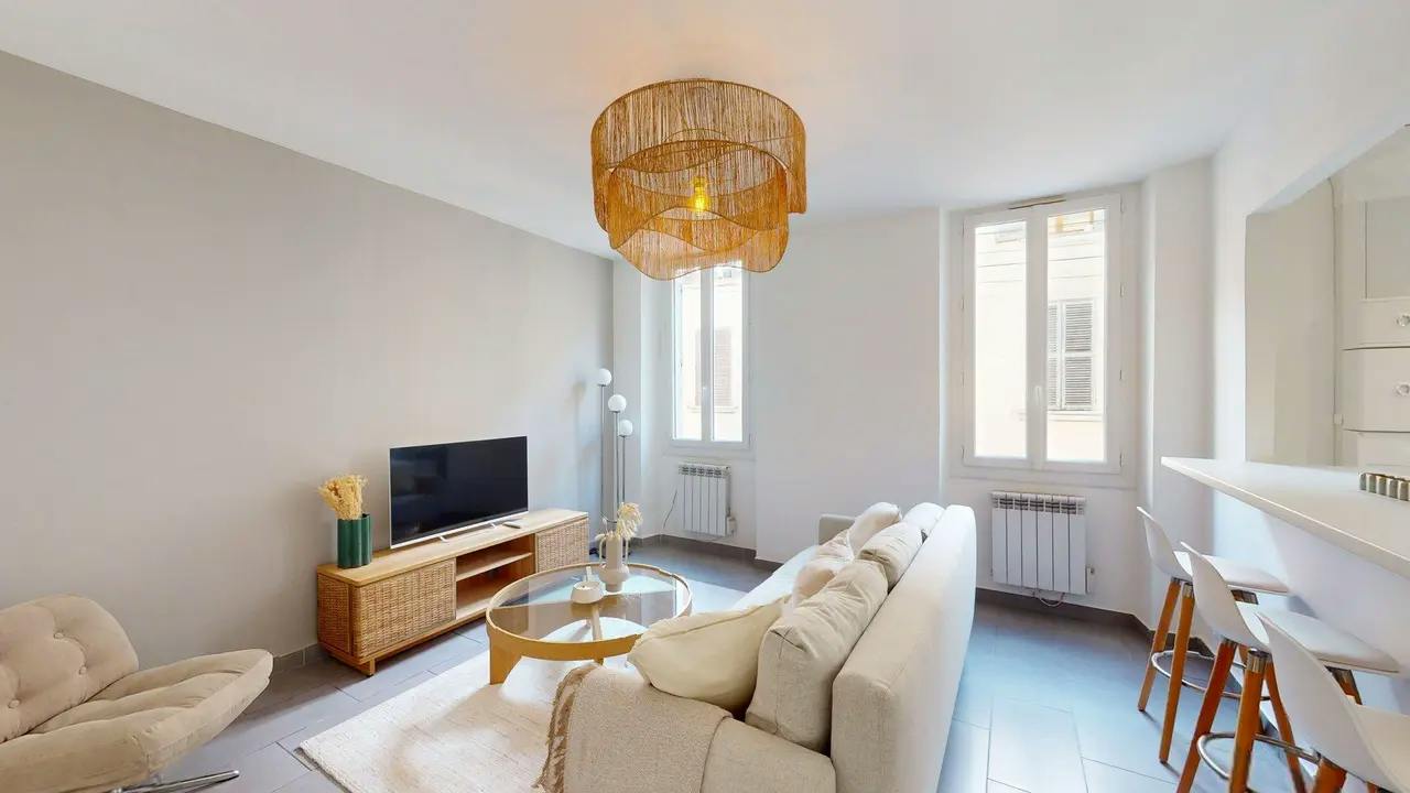 Apartment for rent for €1,150 per month in Toulon, Rue Michel de Bourges