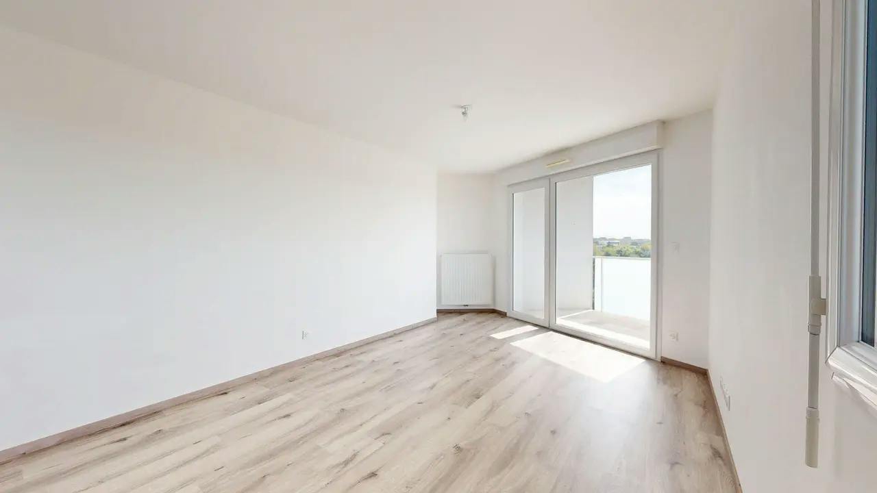 2-Bedroom Apartment in Avenue Marie-Antoinette Tonnelat, Nantes (1742636) ROOM 3