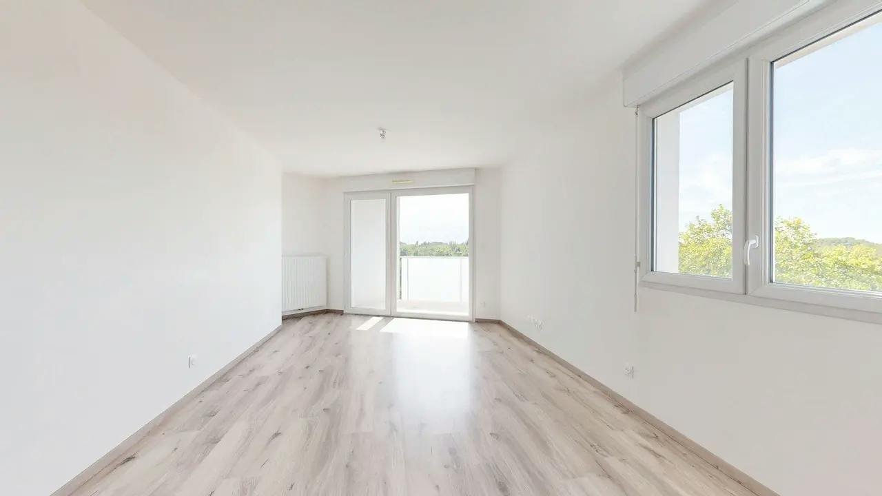2-Bedroom Apartment in Avenue Marie-Antoinette Tonnelat, Nantes (1742636) ROOM 4