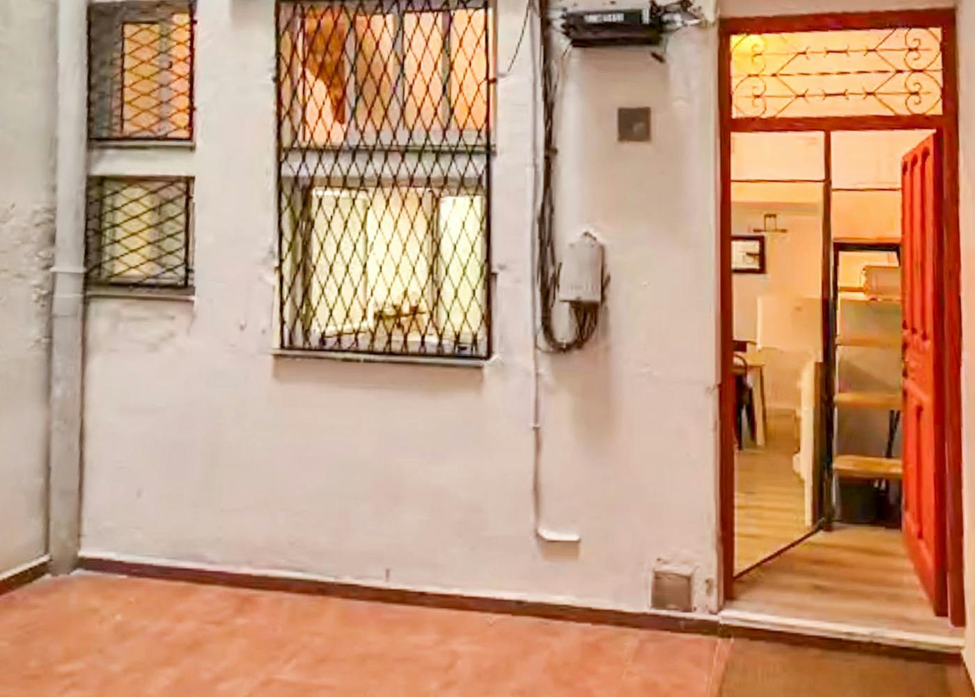 1-Bedroom Building in Calle del Calvario, Madrid (1742659) room image 10
