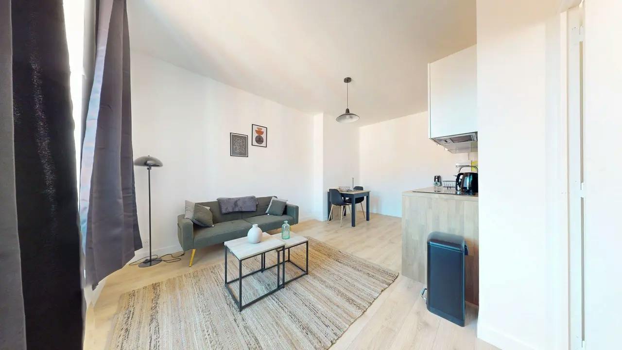 Studio for rent for €750 per month in Villeurbanne, Rue Persoz