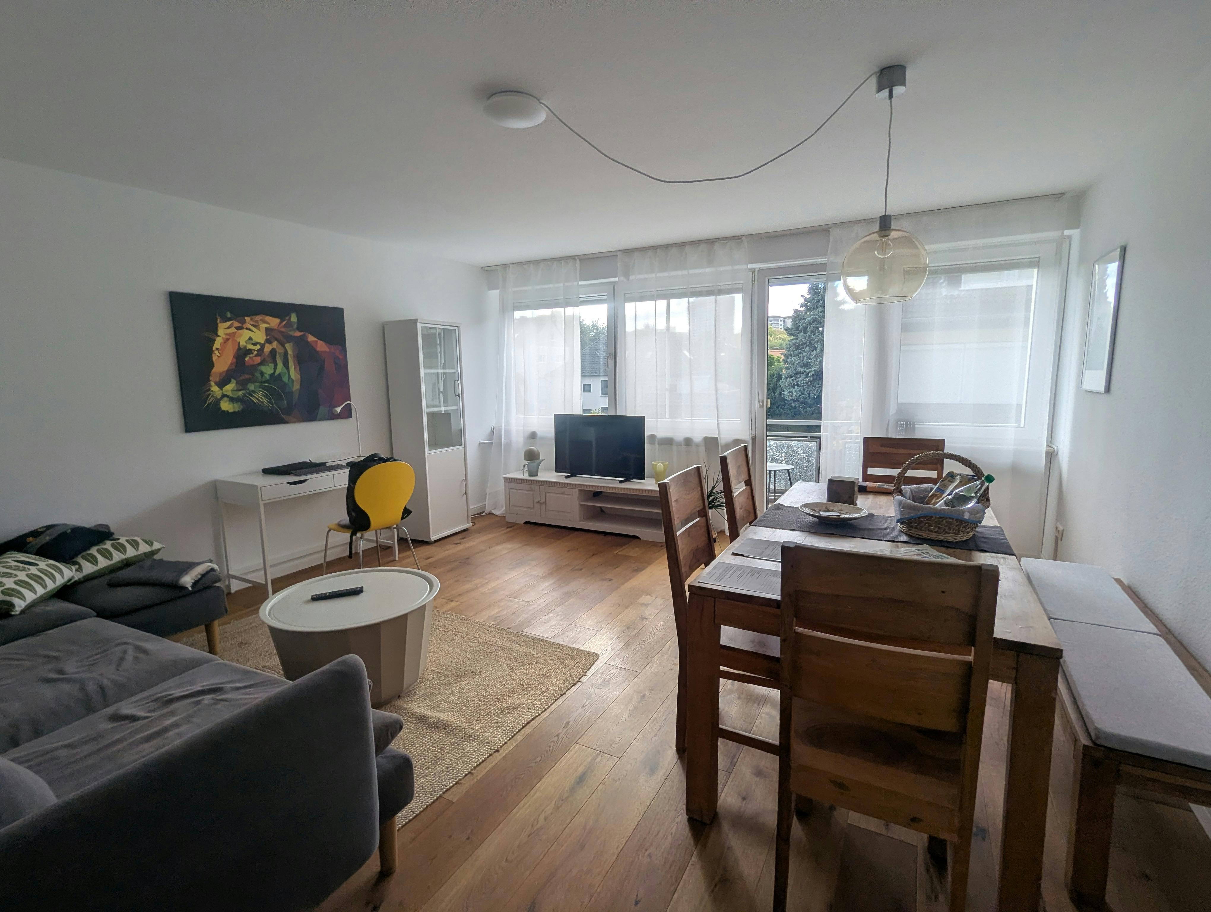 Apartment for rent for €2,000 per month in Eschborn, Unterortstraße