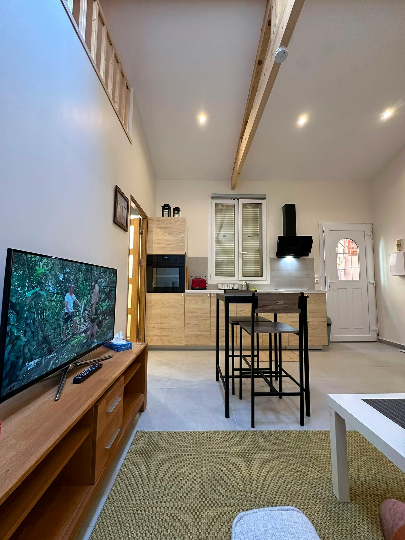 Apartment for rent for €1,600 per month in Beausoleil, Rue des Lucioles