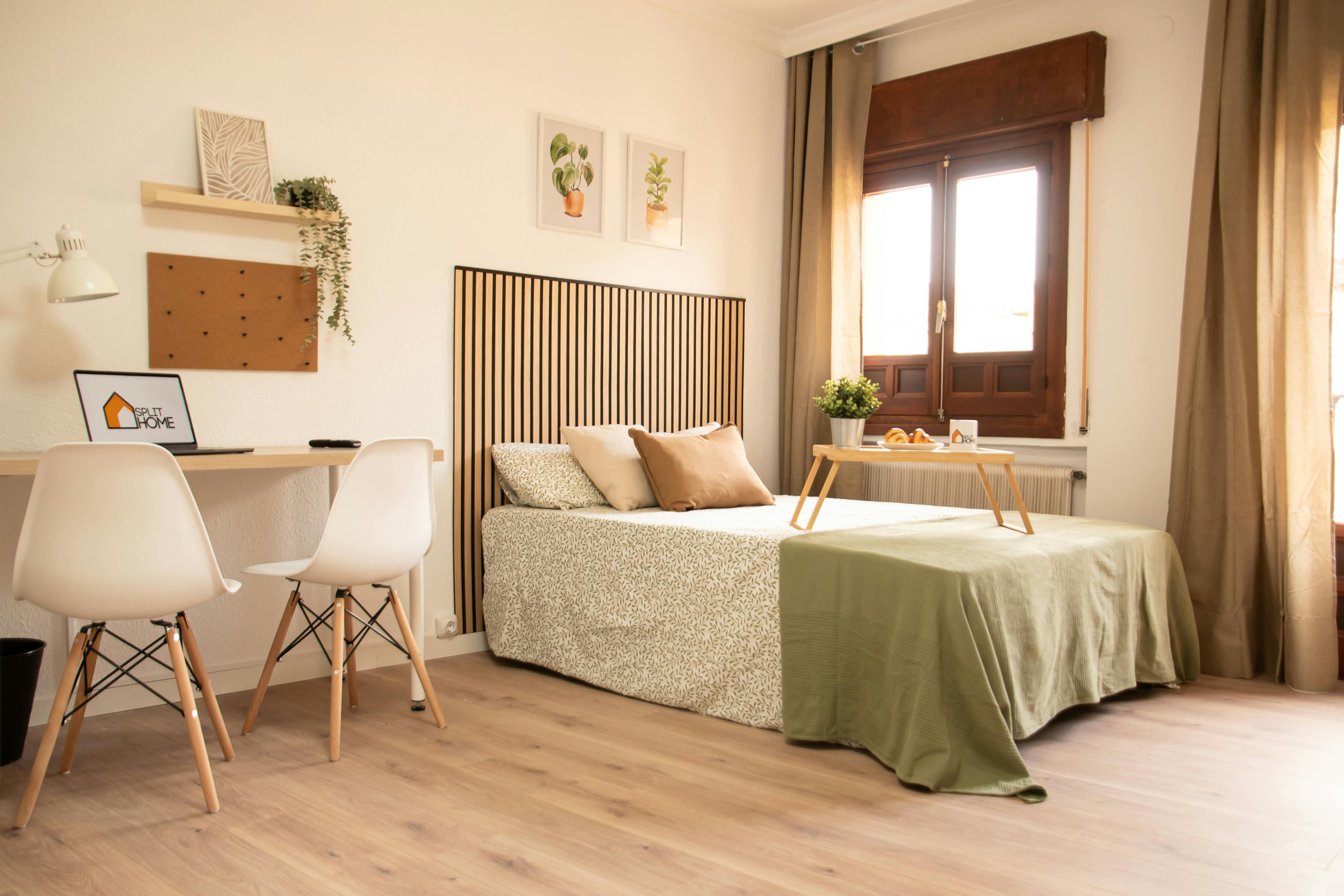私人房间 正在以 €425 的月租出租，其位于 Toledo, Calle Cristo de la Luz