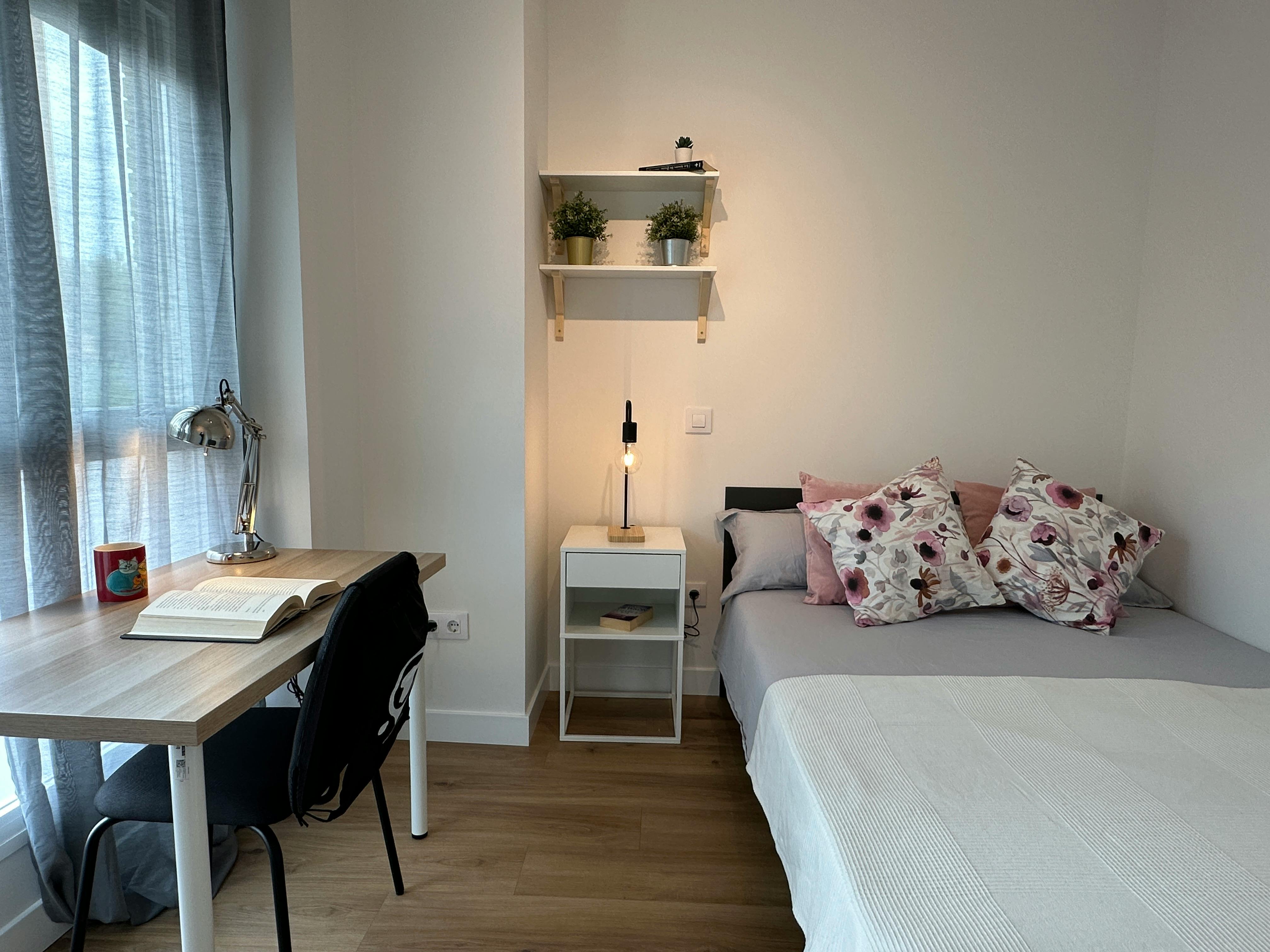 Private room in Calle de Pilar, Madrid (1743185) room image 1