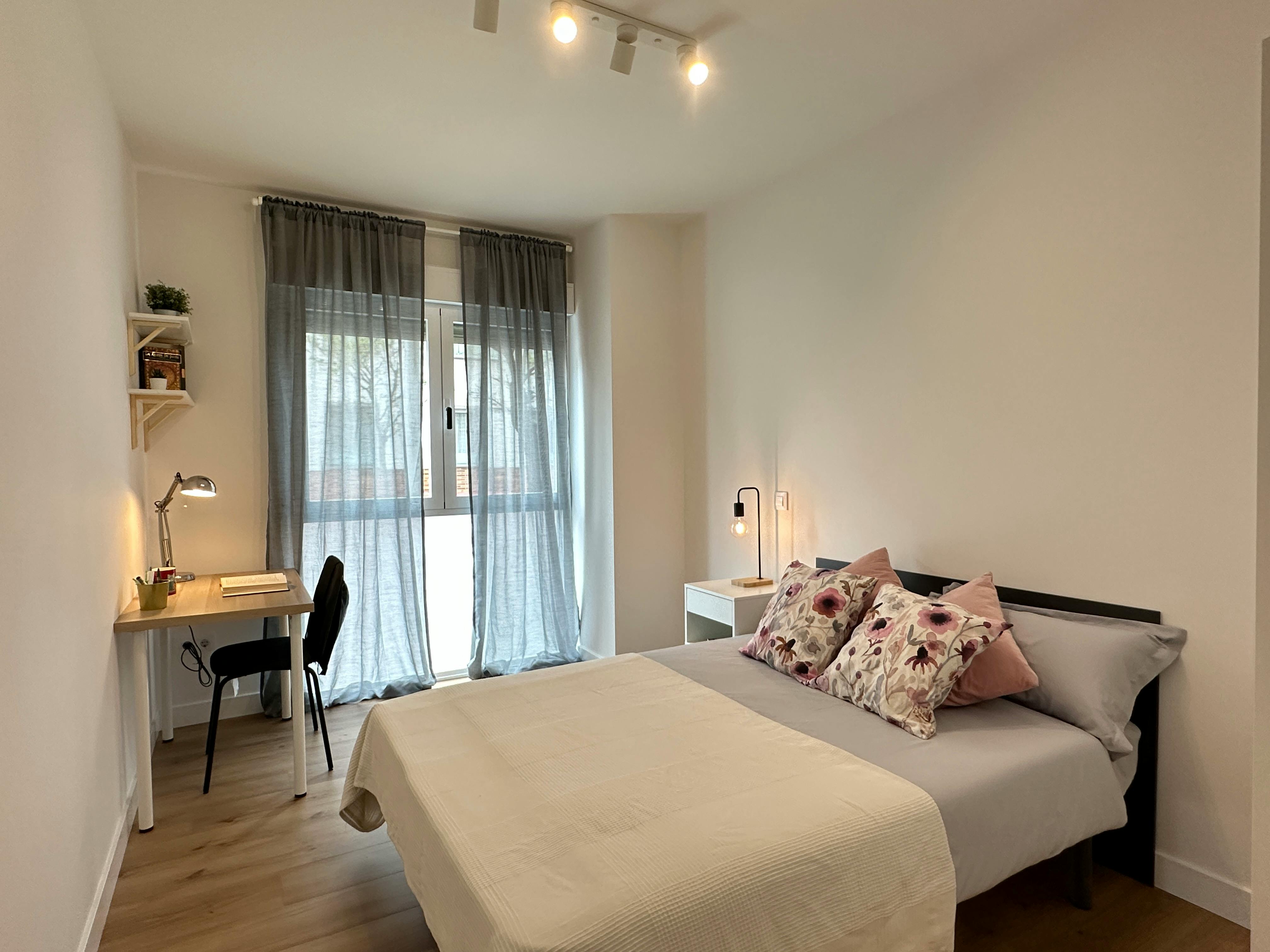 Private room in Calle de Pilar, Madrid (1743188) room image 1
