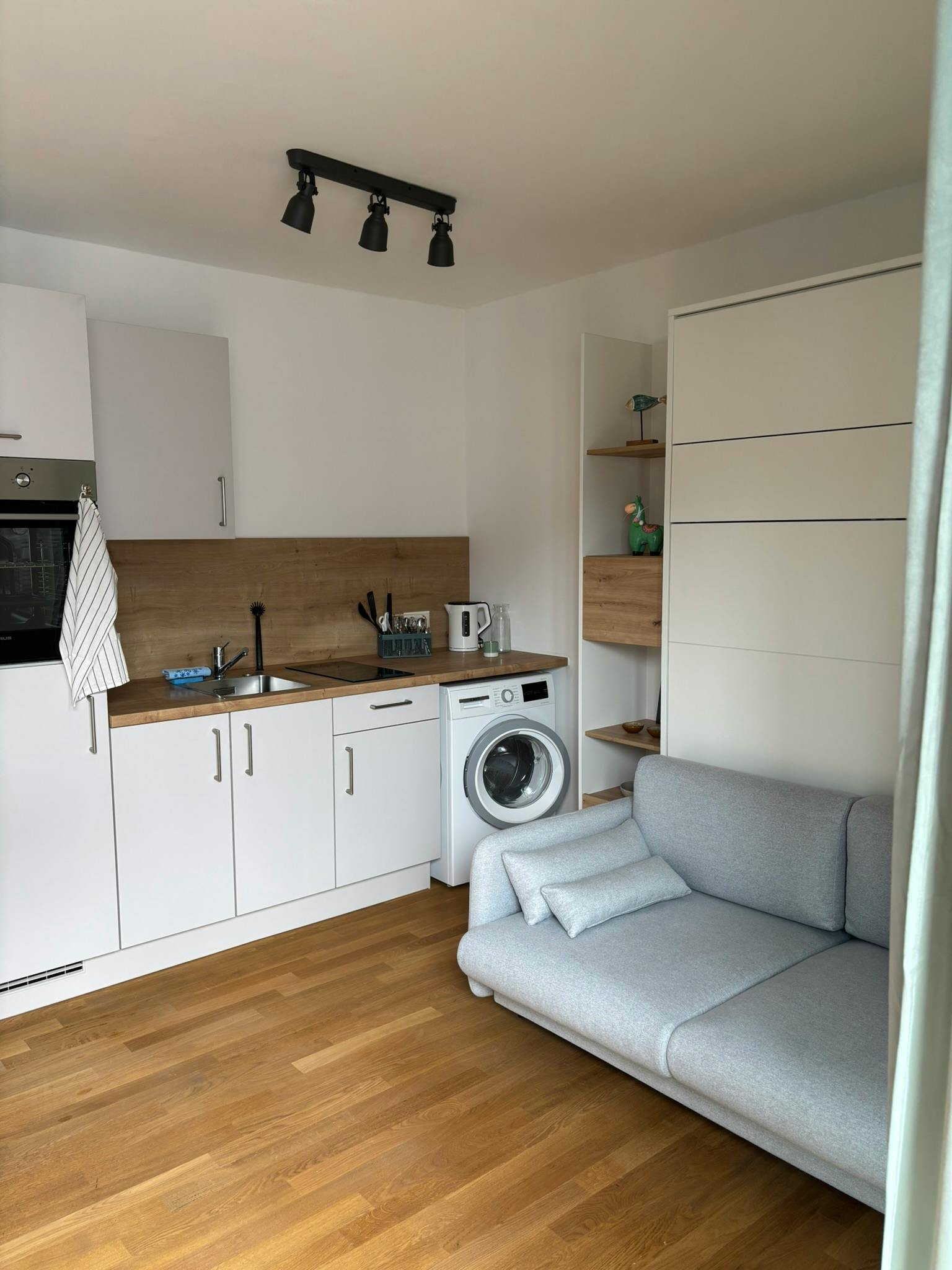 Studio for rent for €1,200 per month in Berlin, Berliner Allee