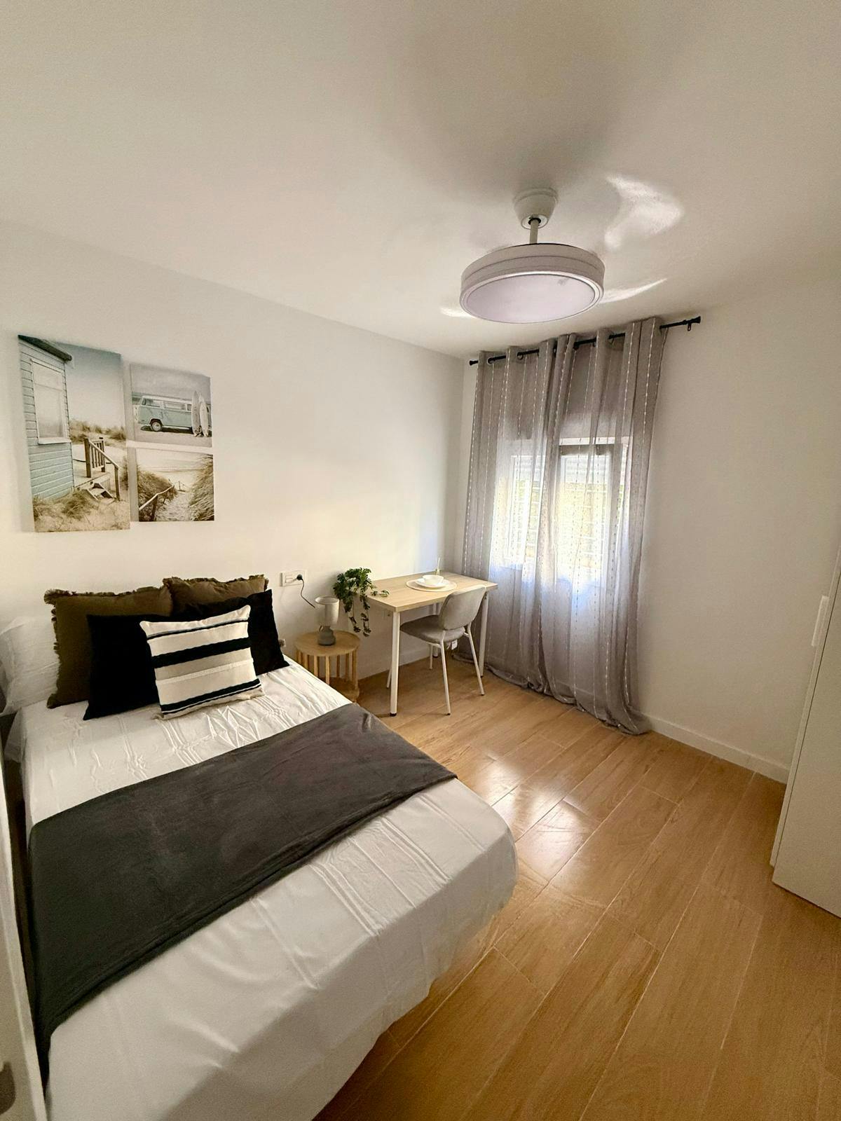 Private room for rent for €350 per month in Almería, Calle Tijola