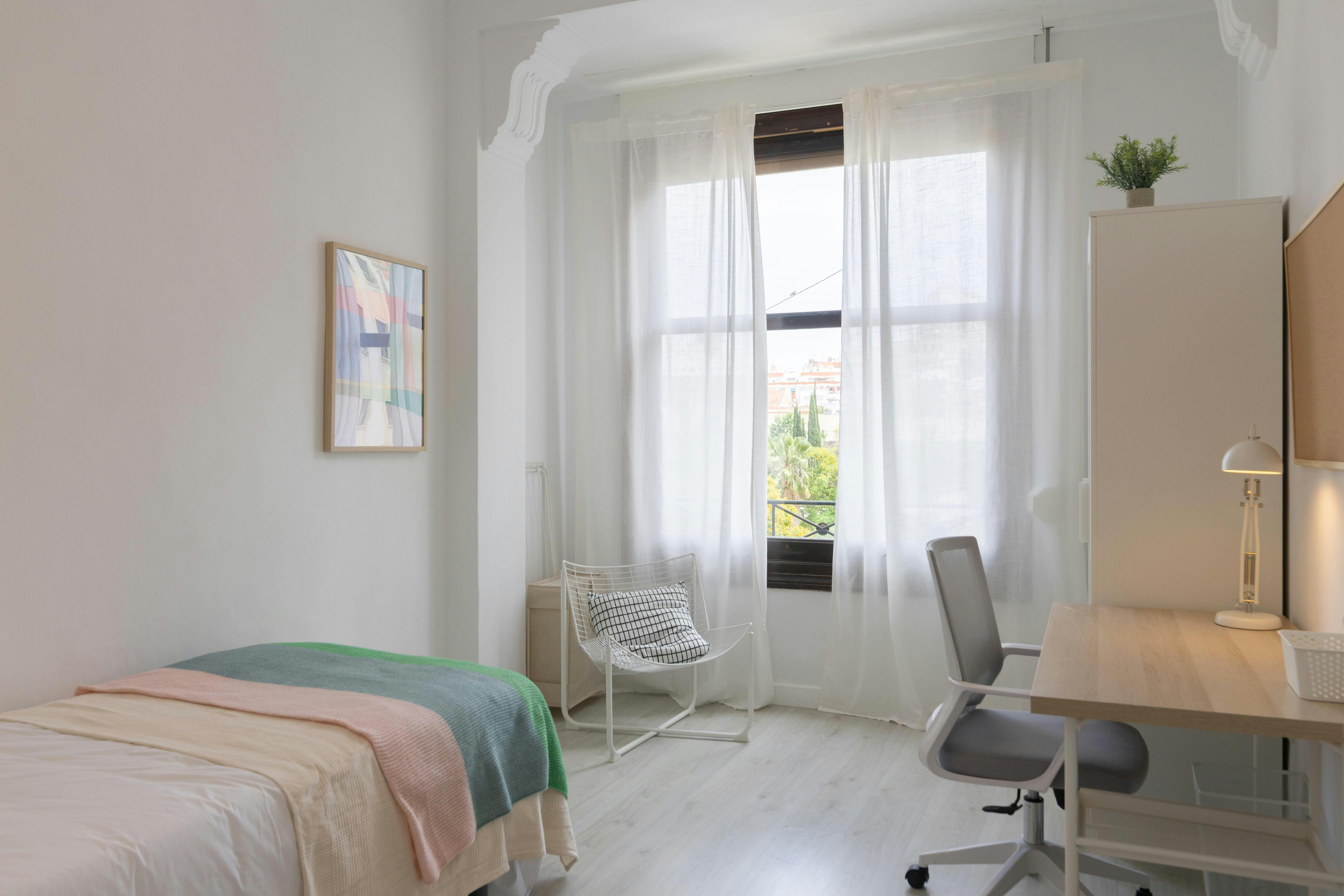 Apartment for rent for €565 per month in Valencia, Carrer de Guillem de Castro