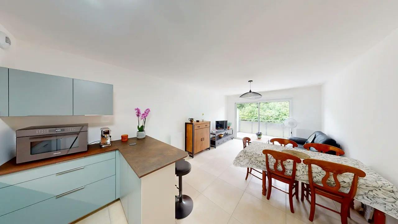 Apartment for rent for €1,090 per month in Jacob-Bellecombette, Route de la Cascade