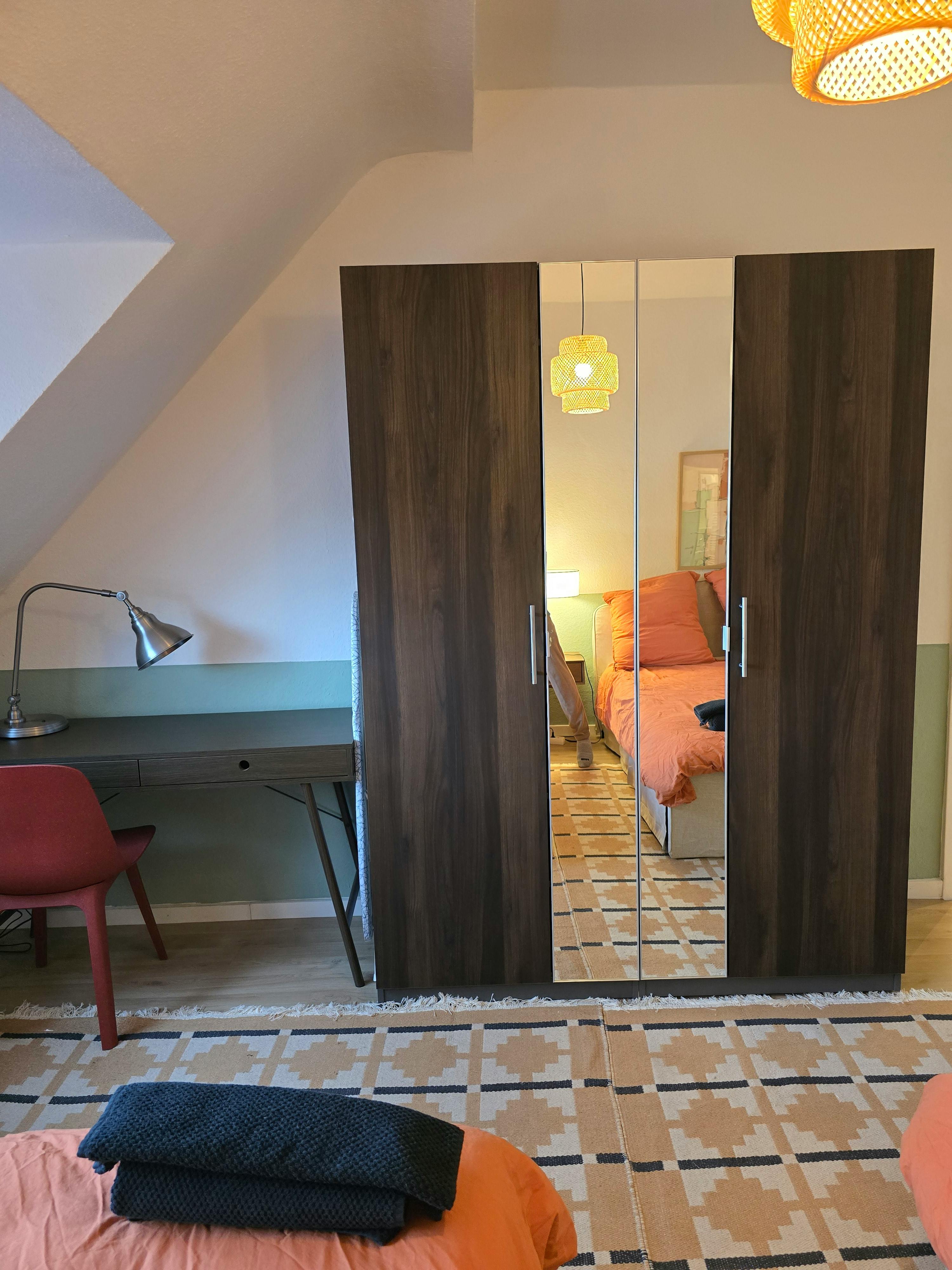 Apartment for rent for €2,600 per month in Köln, Sengerweg