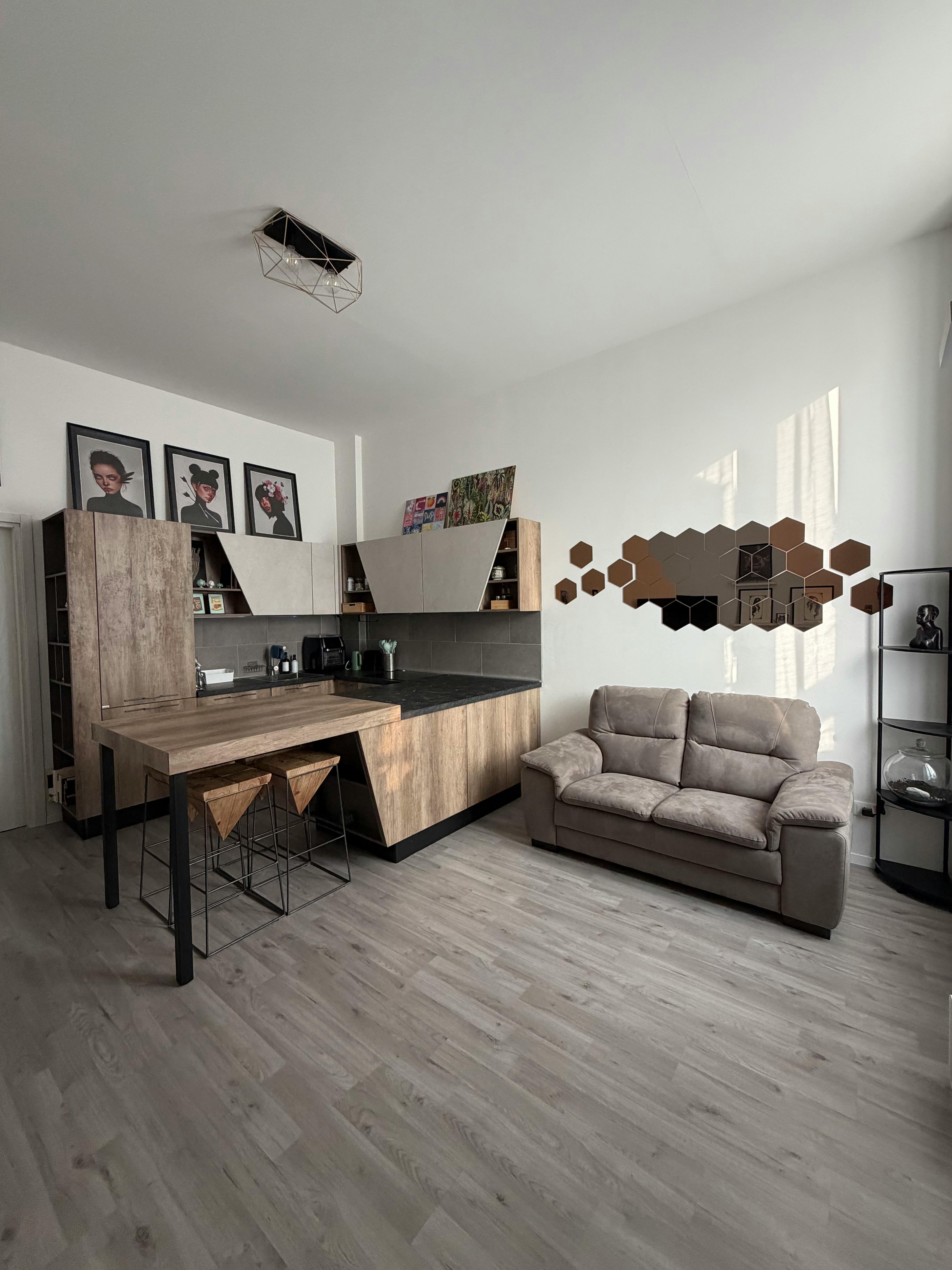Apartment for rent for €850 per month in Milan, Via Francesco Rismondo