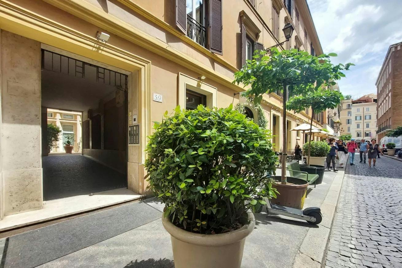 Via della Frezza, Rome preview