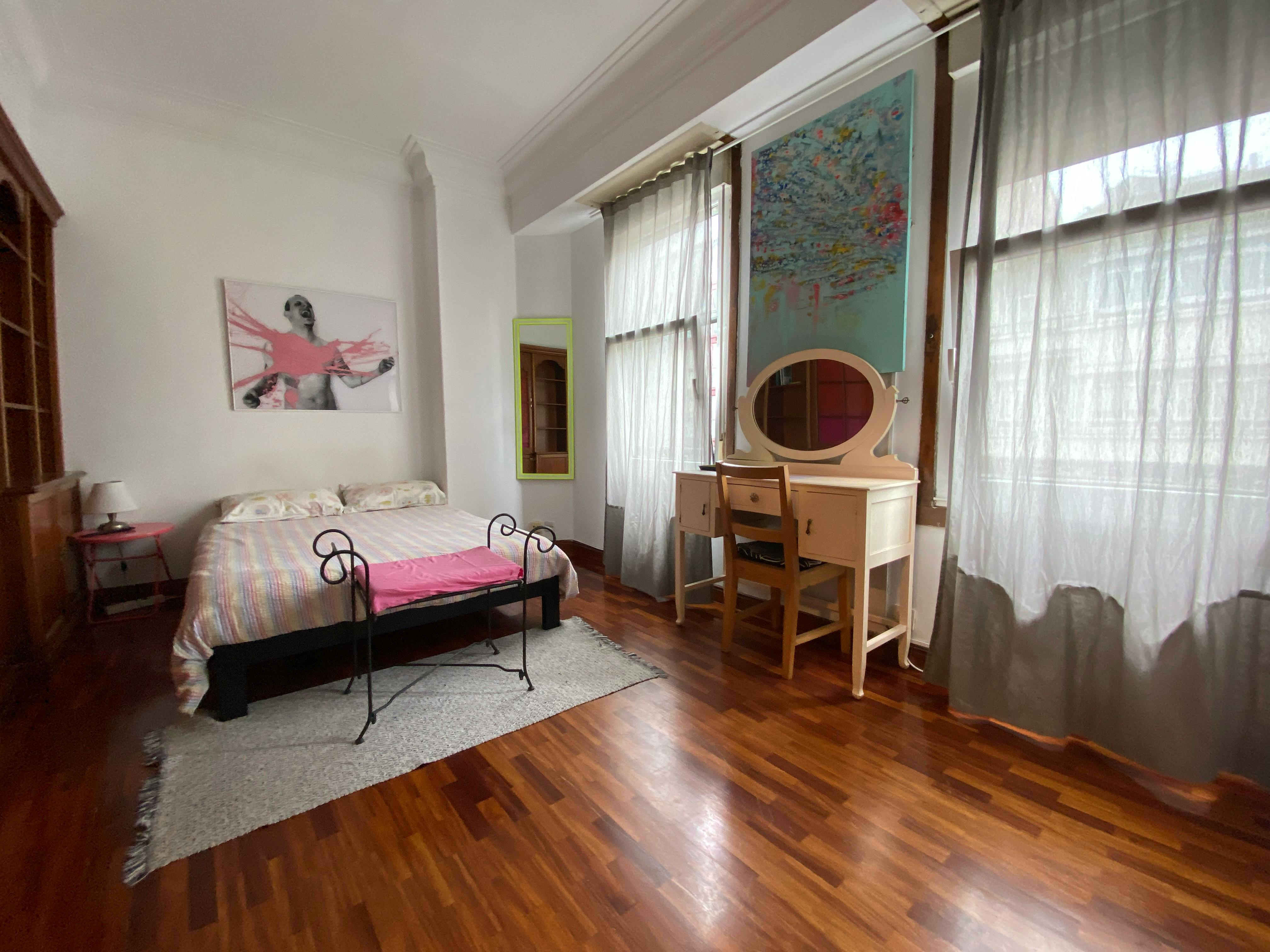 Private room for rent for €700 per month in A Coruña, Rúa Juan Flórez