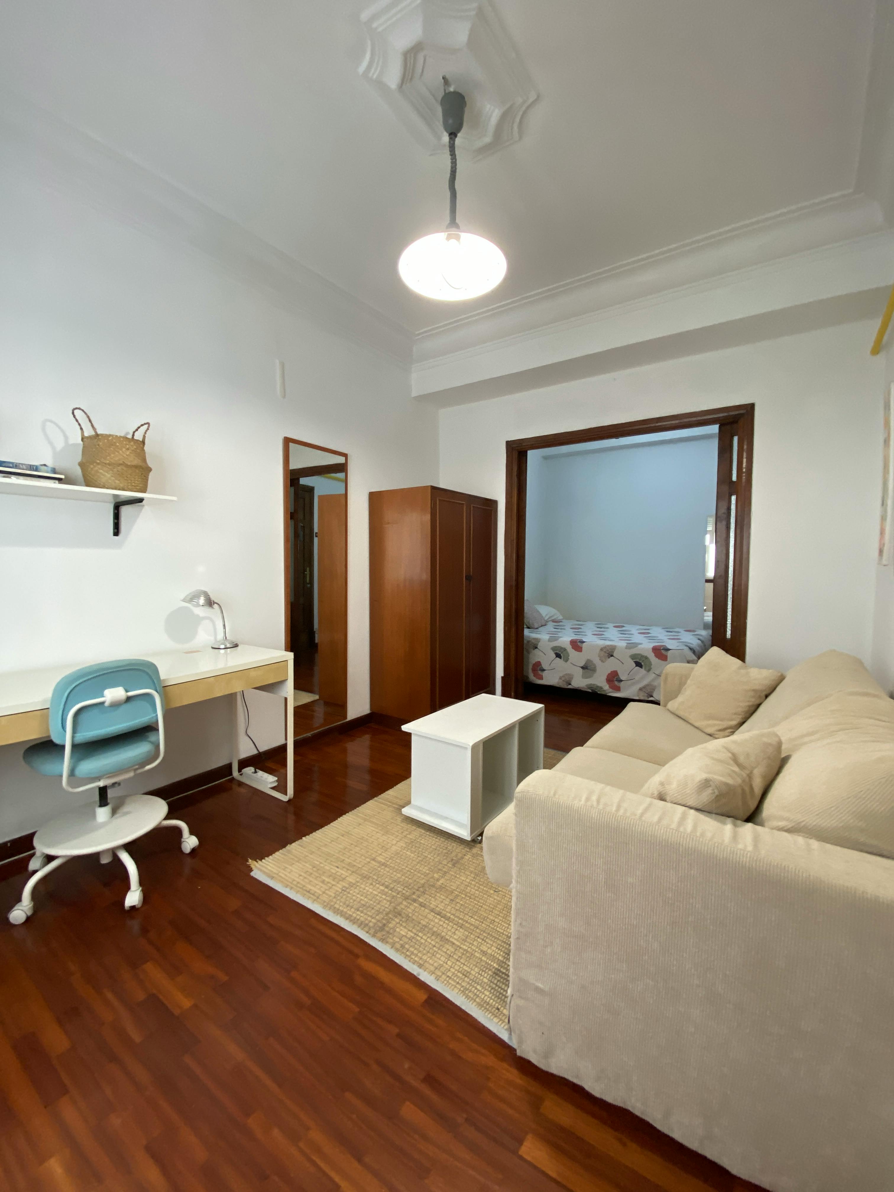 Quarto privado para alugar por € 700 por mês em A Coruña, Rúa Juan Flórez