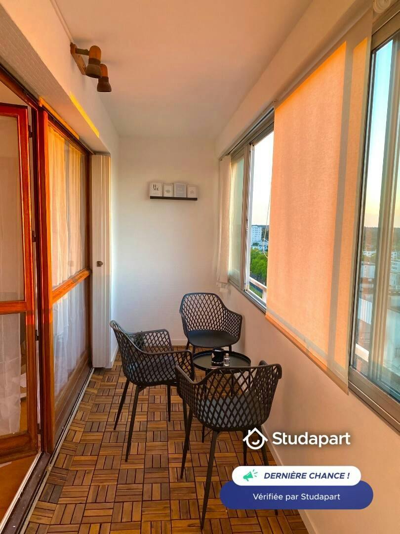 Appartement te huur voor € 450 per maand in Orléans, Place du Val
