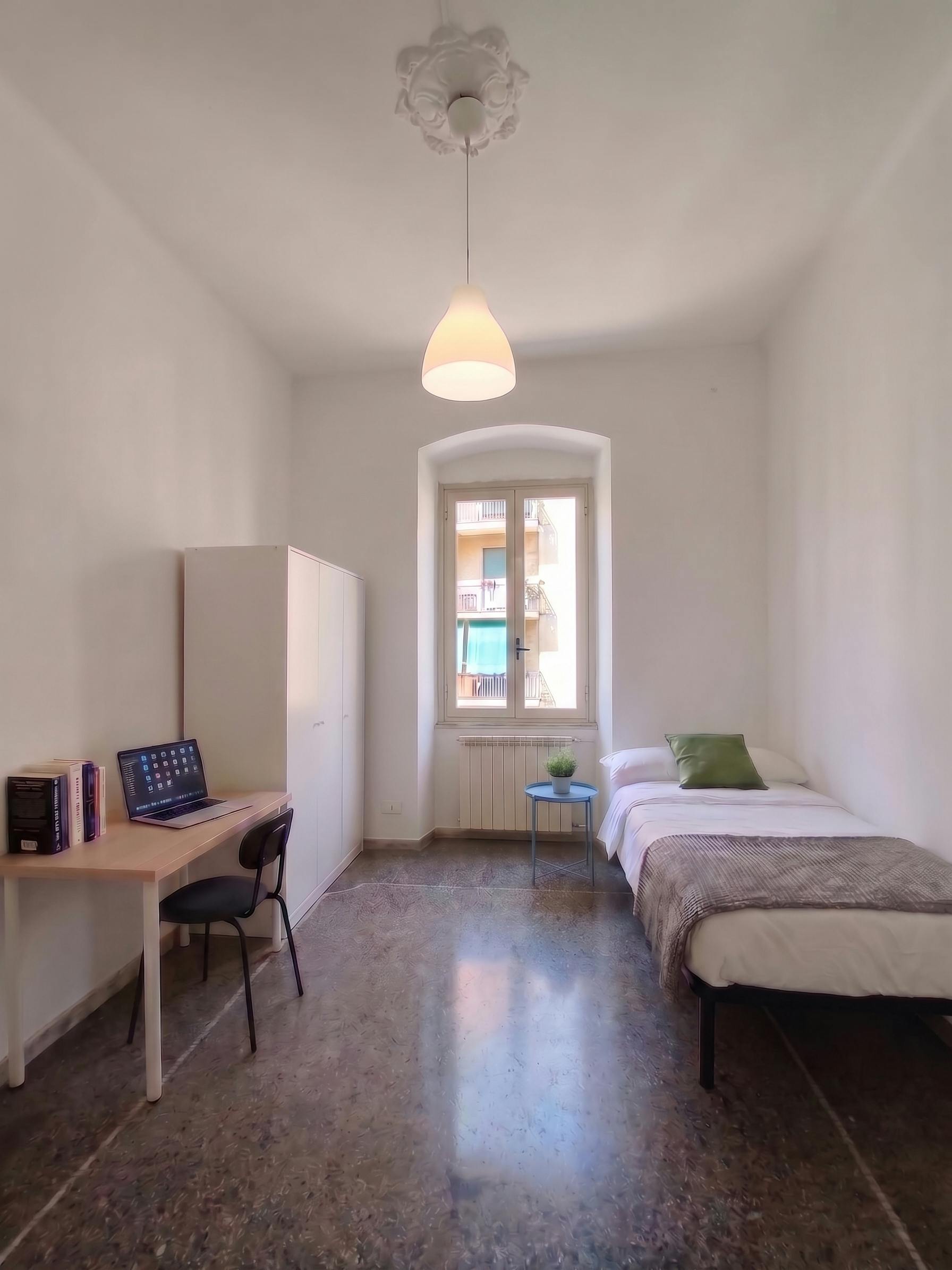 Quarto privado para alugar por € 500 por mês em Genoa, Via Bologna
