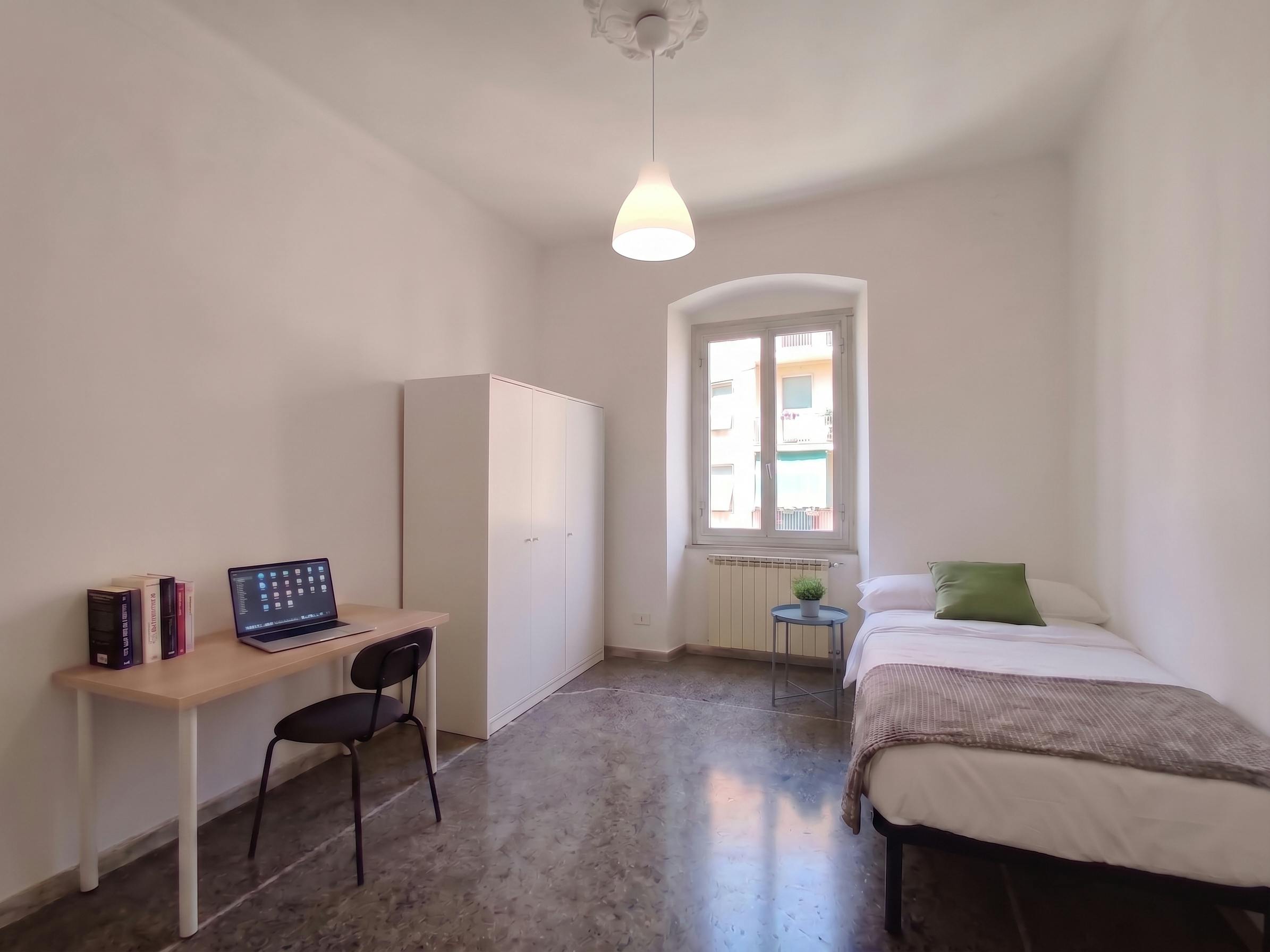 Privat rum att hyra för 430 € i månaden i Genoa, Piazzale Isidoro Pestarino