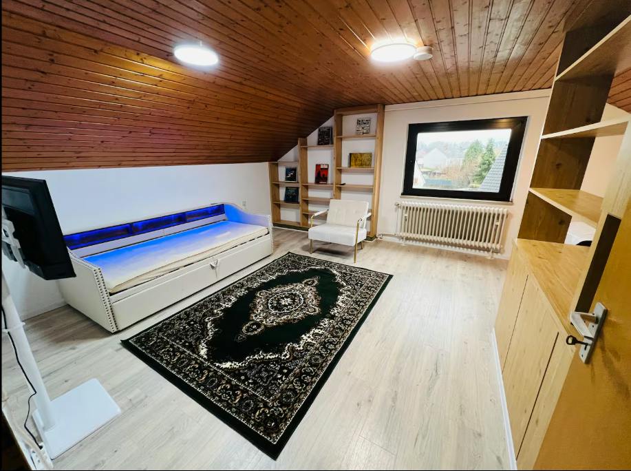 Квартира сдается в аренду за 1 350 € в месяц в Köln, Konstanzer Straße