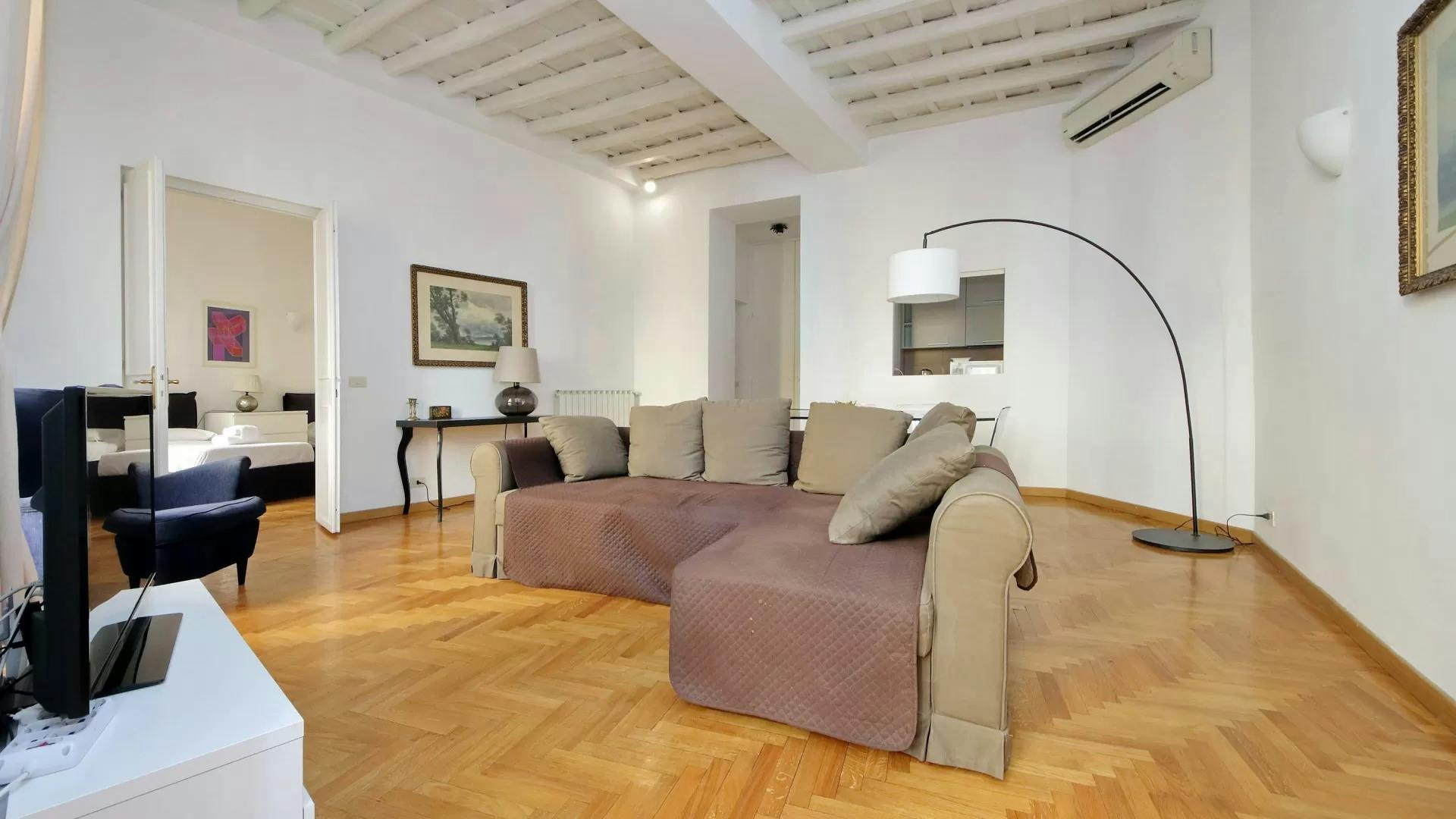 3-Bedroom Apartment in Via di Sant'Andrea delle Fratte, Rome (1743742) ROOM 2