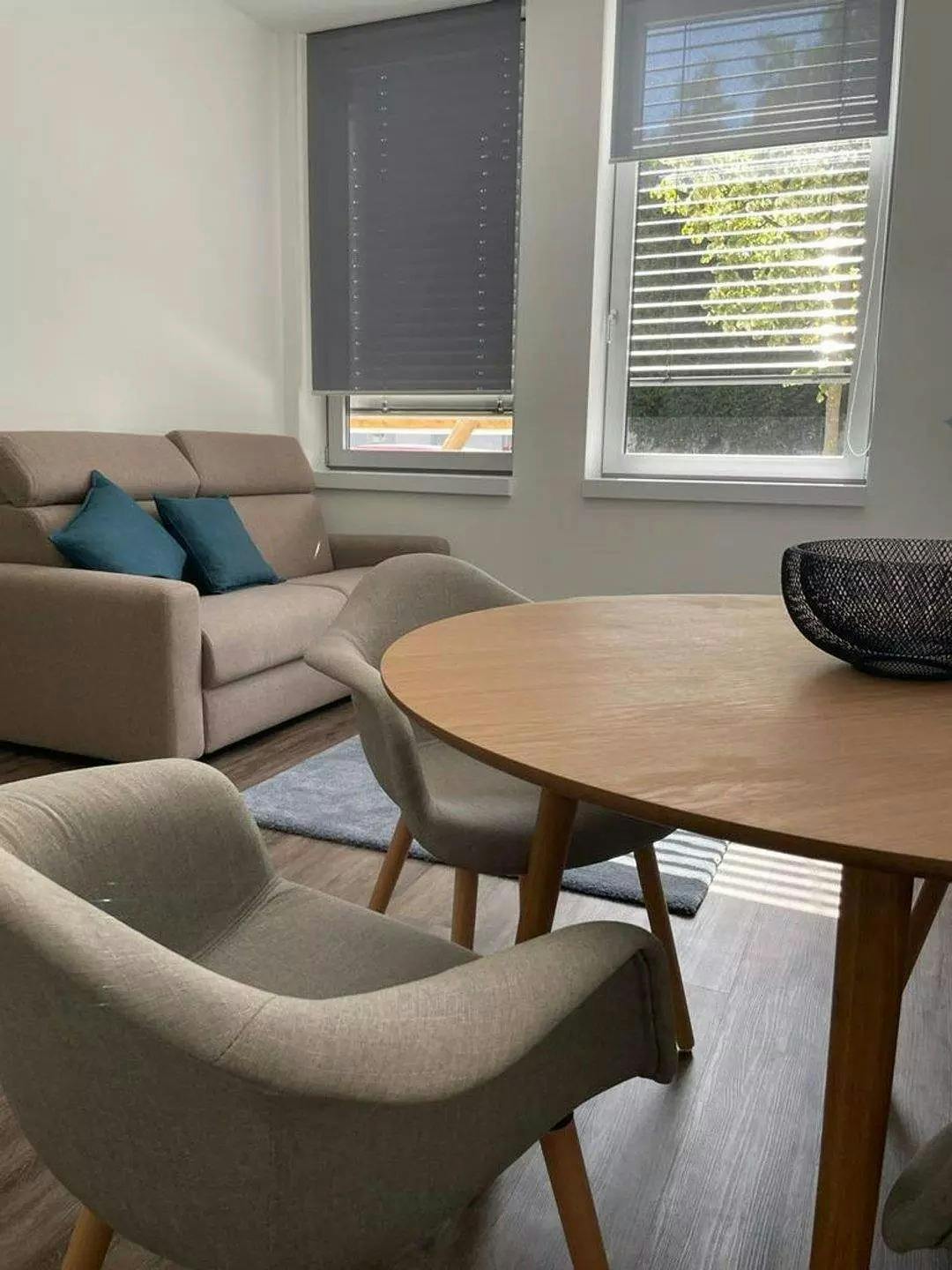 Studio for rent for €1,200 per month in Frankfurt am Main, Elbinger Straße