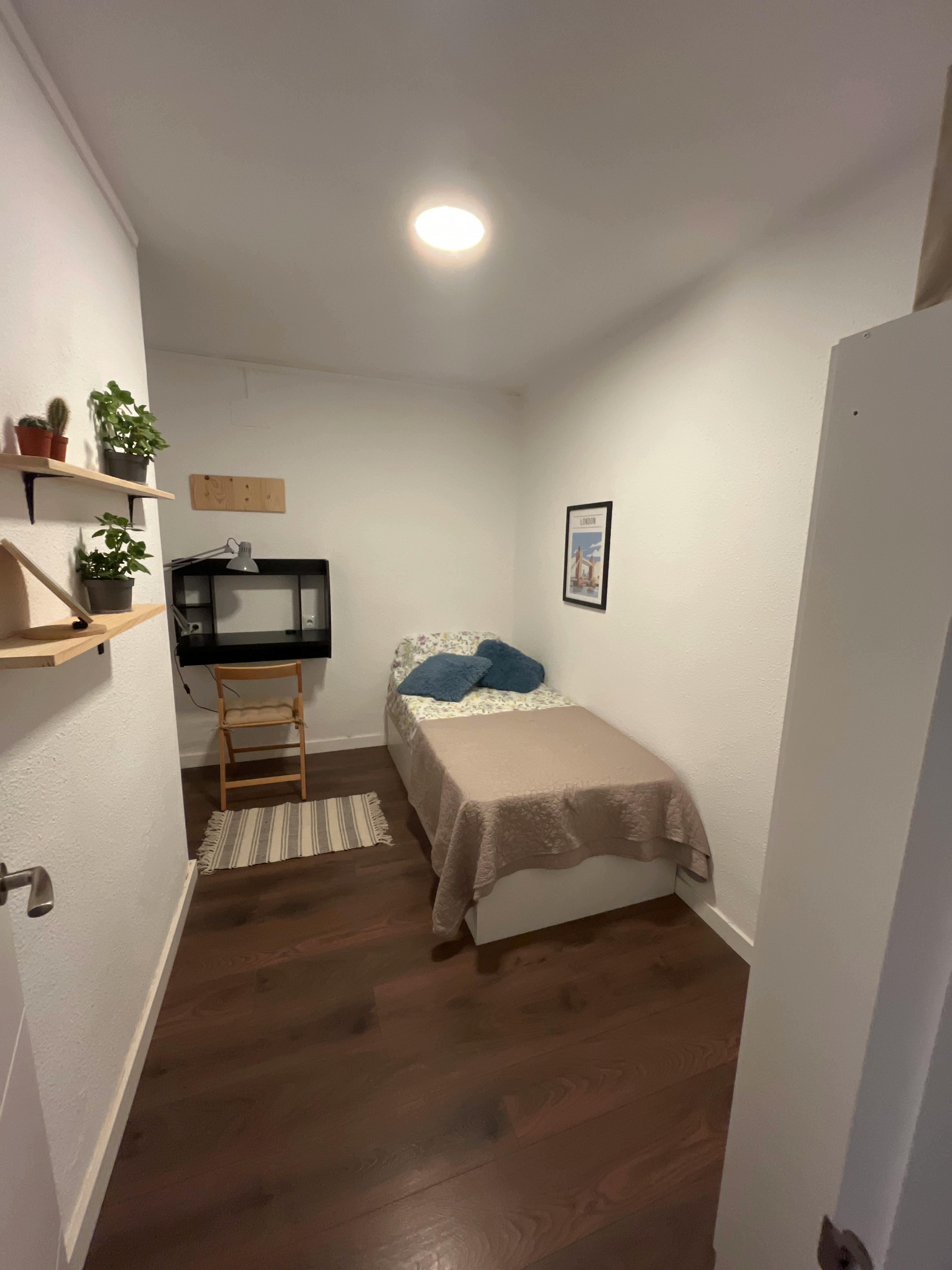 Apartamento en alquiler por 400 € al mes en Burjassot, Carrer de Cristóbal Sorní
