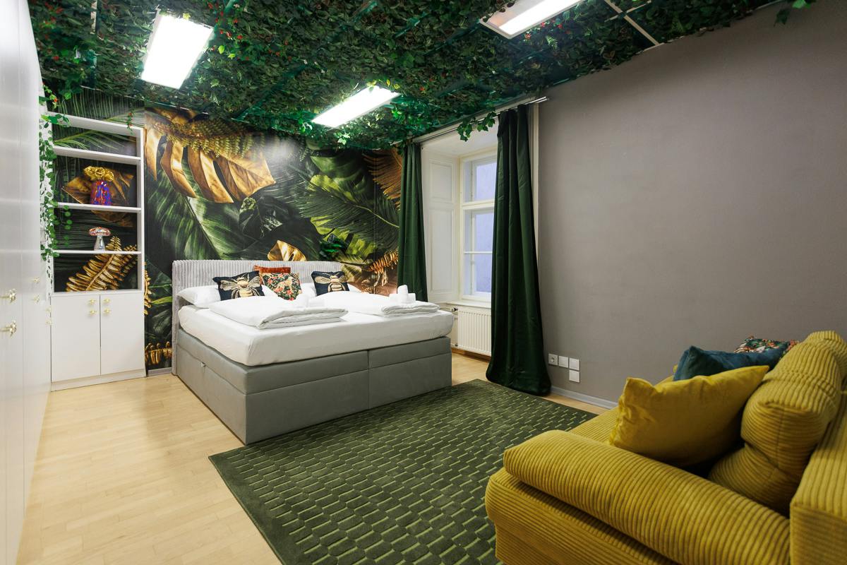 2-Bedroom Apartment in Tiefer Graben, Vienna (1743985) ROOM 1
