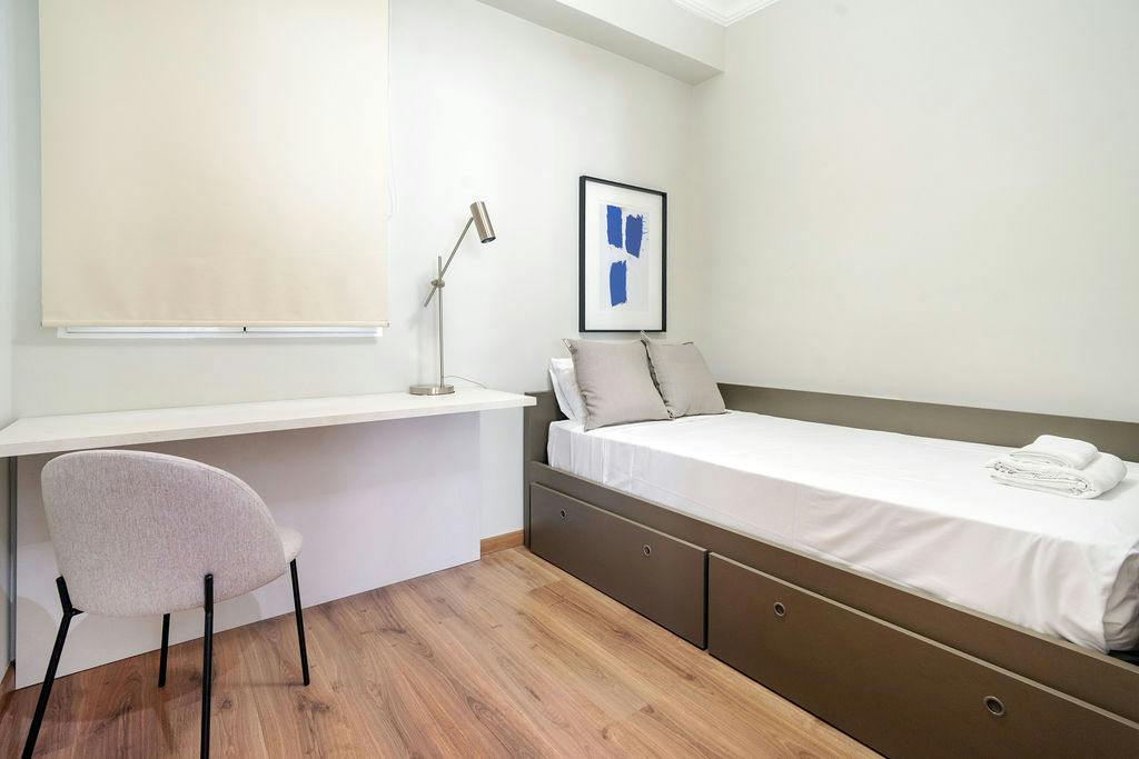 4-Bedroom Apartment in Calle del Hospital, Valencia (1744022) room image 1