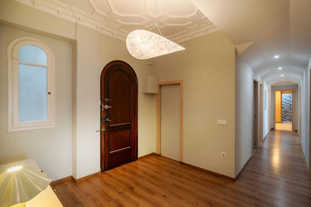 4-Bedroom Apartment in Calle del Hospital, Valencia (1744022) room image 10
