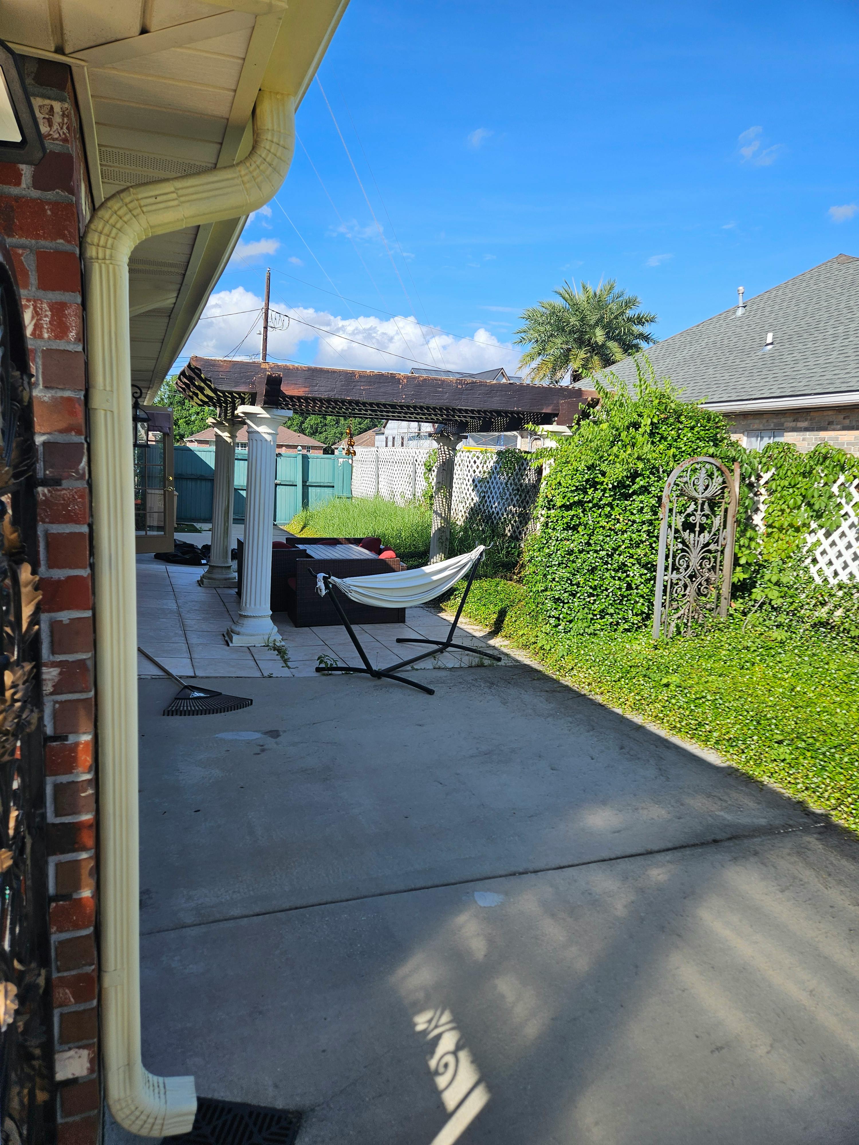 房源 正在以 $4,500 的月租出租，其位于 New Orleans, Elmwood Park Drive