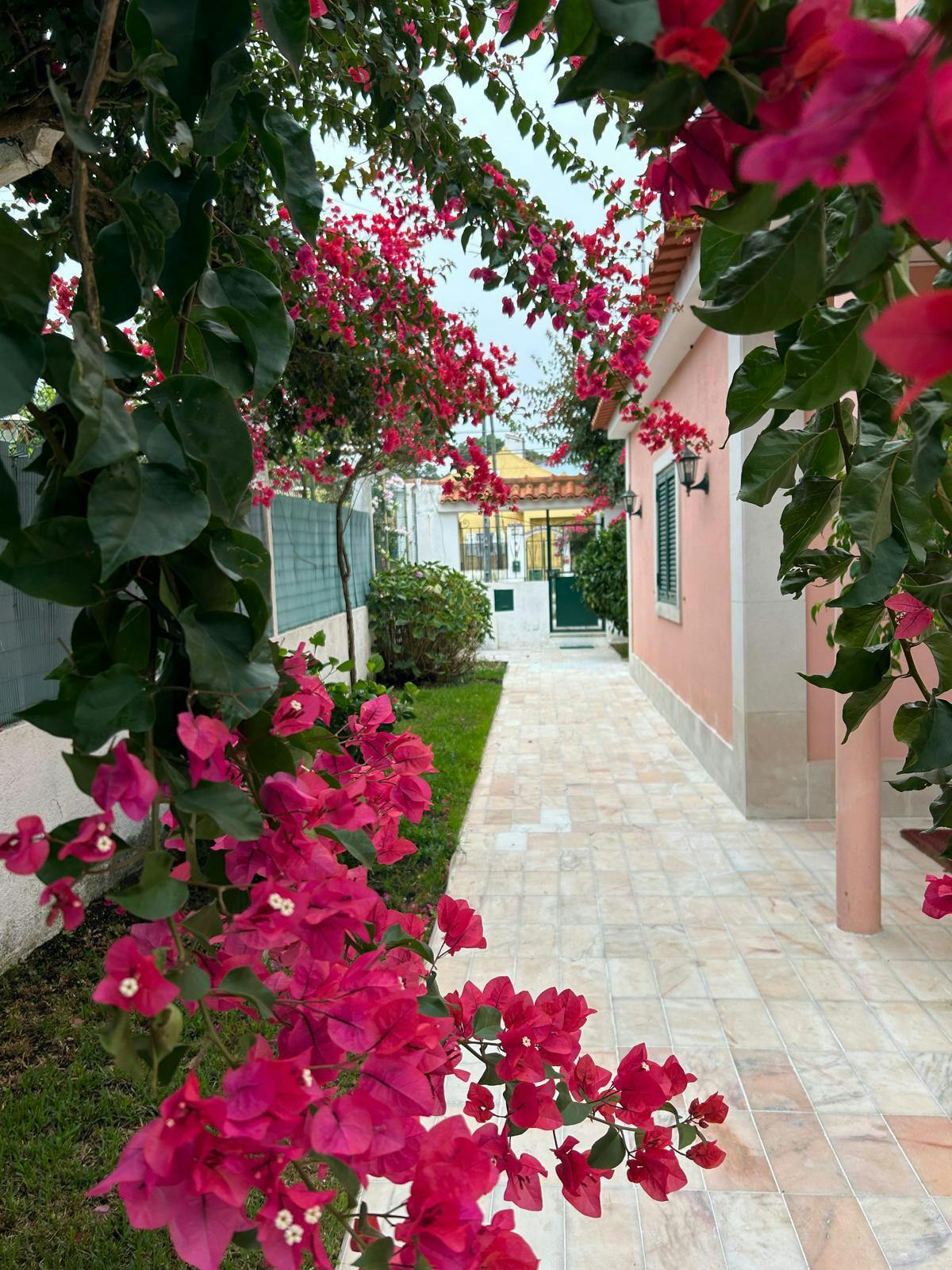 Hus att hyra för 1 950 € i månaden i Setúbal, Avenida do Mar