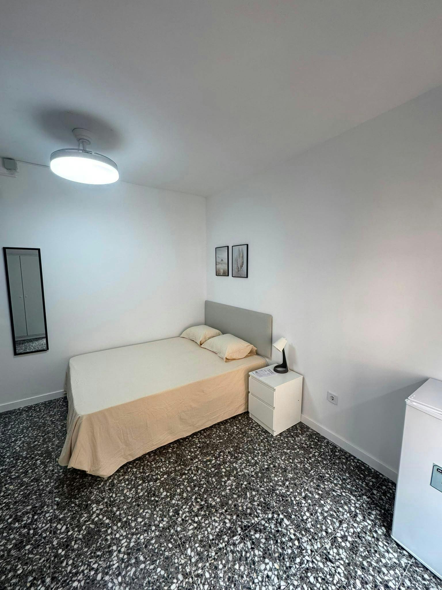 Private room in Calle de Rodrigo Caro, Alicante (1744633) room image 5