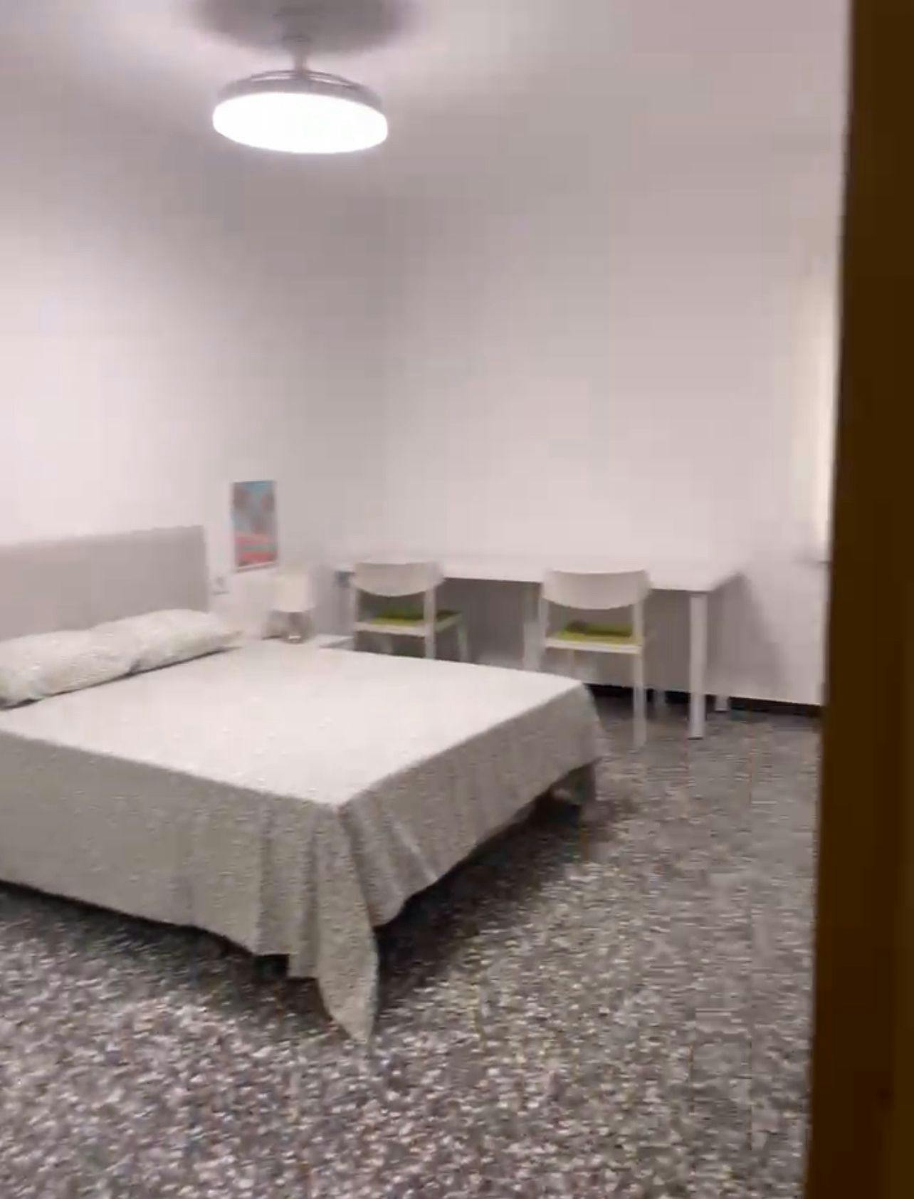 Private room in Calle de Rodrigo Caro, Alicante (1744633) ROOM