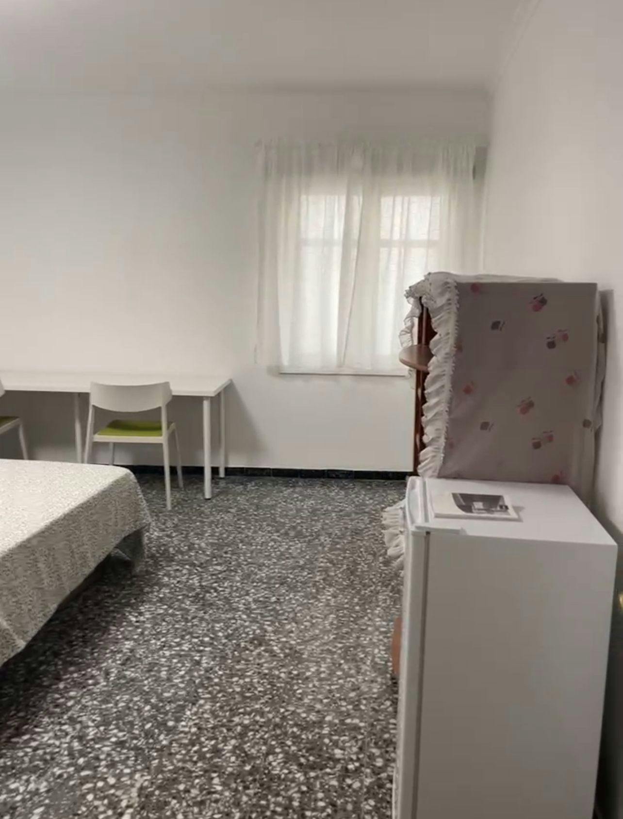 Private room in Calle de Rodrigo Caro, Alicante (1744633) ROOM 1