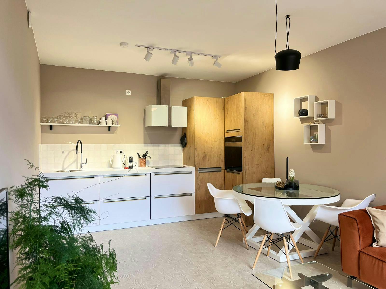 公寓 正在以 €2,700 的月租出租，其位于 Heemstede, Raadhuisstraat