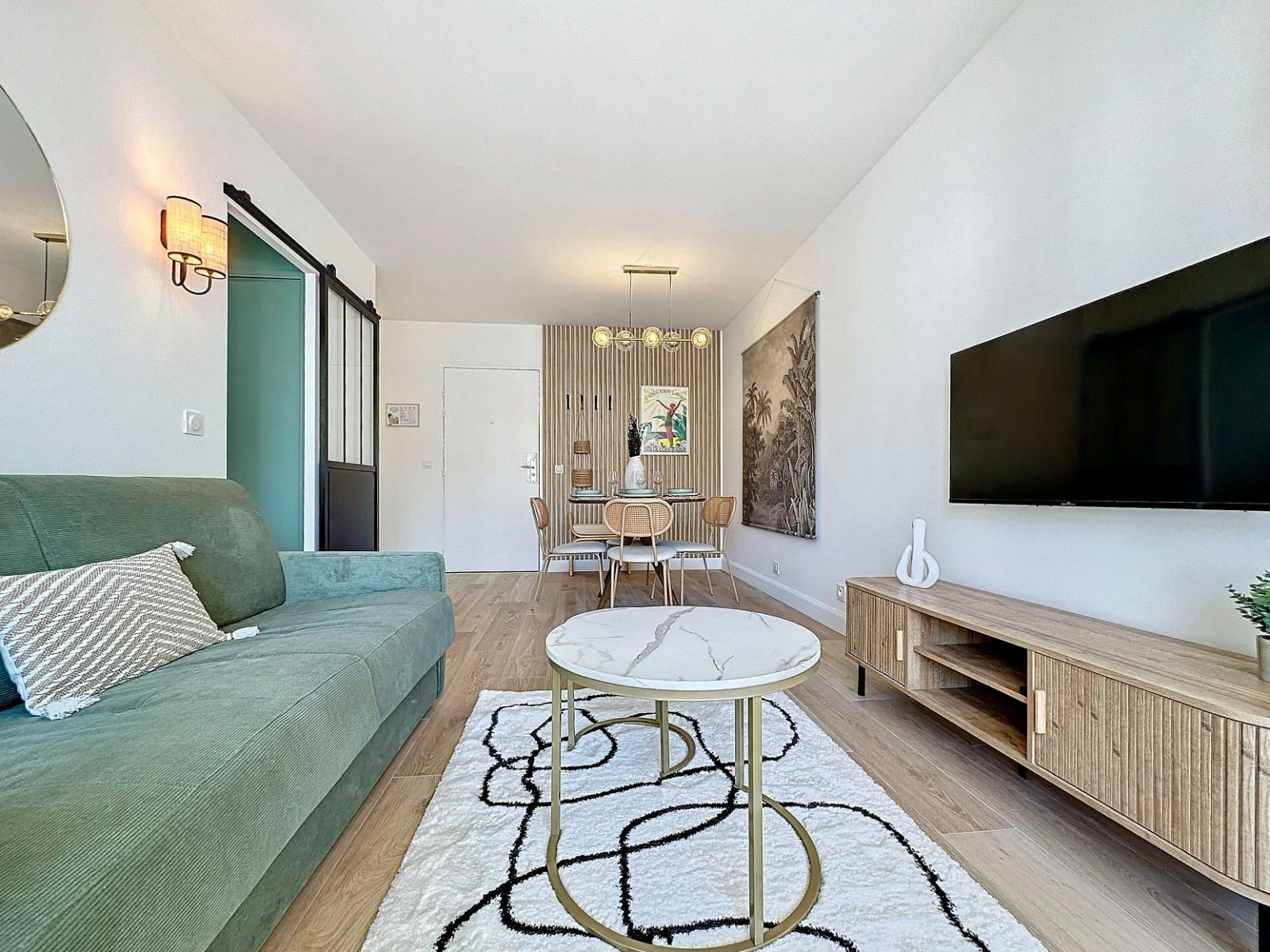 Квартира за оренду для 1 390 EUR на місяць у Antibes, Avenue de Cannes