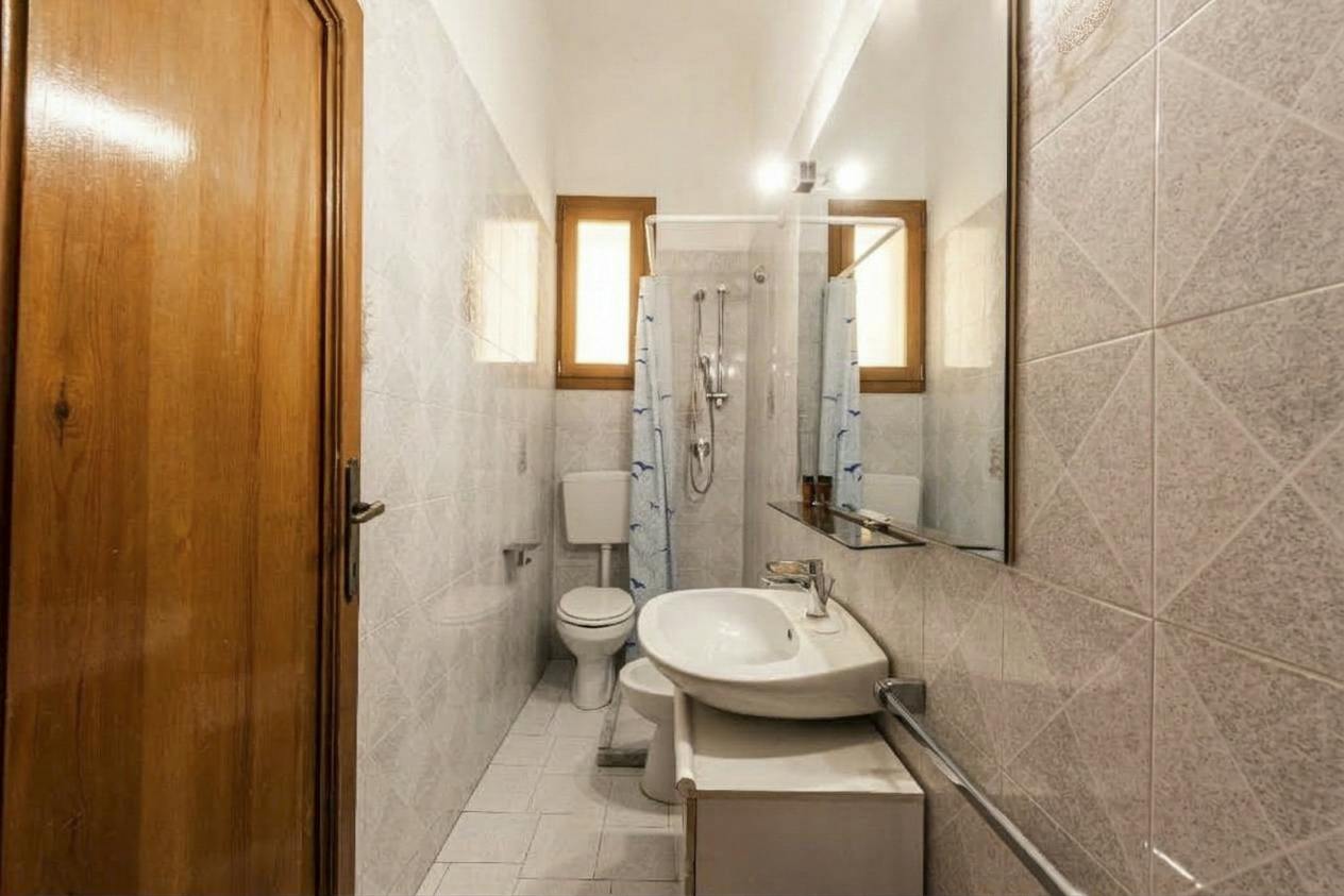 3-Bedroom Apartment in Borgo Tegolaio, Florence (1744735) ROOM 1